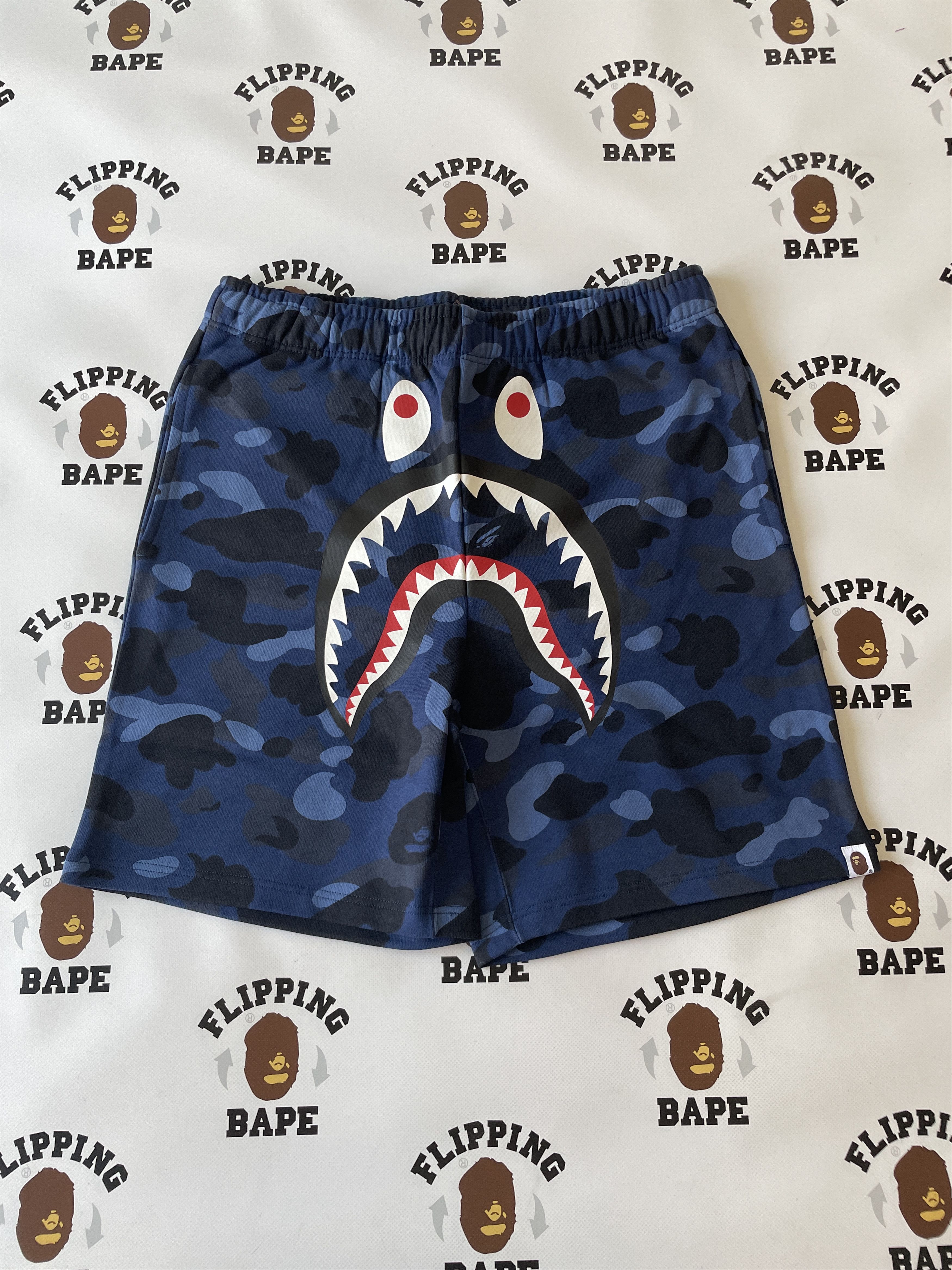 Bape BAPE COLOR CAMO SHARK SWEAT SHORTS Size US 32 / EU 48 - 1 Thumbnail
