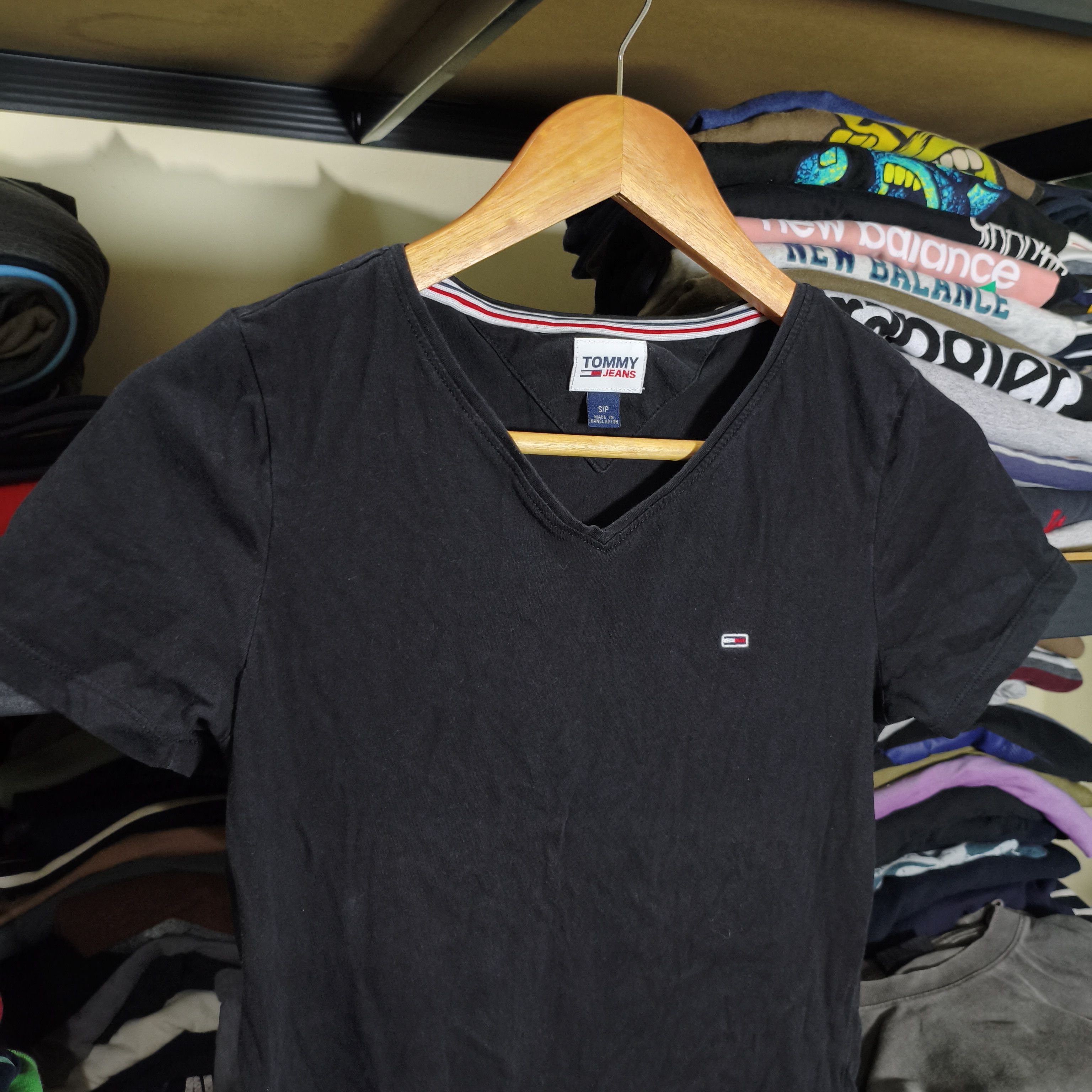 Tommy Hilfiger Tommy Jeans V Neck T-shirt Size US S / EU 44-46 / 1 - 2 Thumbnail