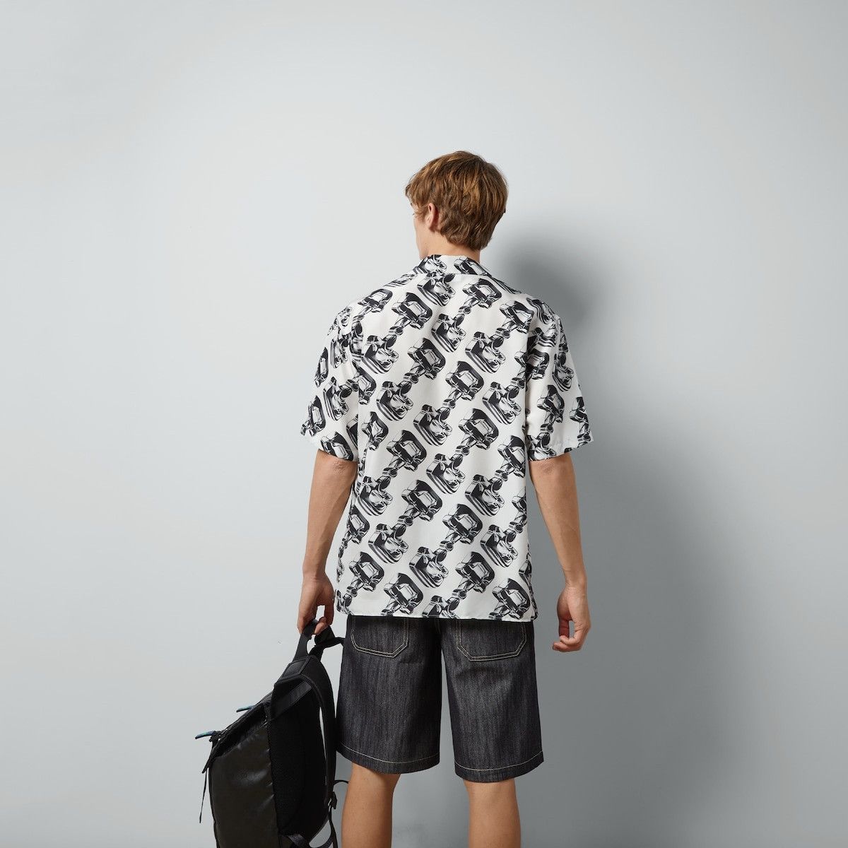 Gucci o1mt1gz0325 3D Glass Horsebit Print Silk Shirt Ivory/Black Size US L / EU 52-54 / 3 - 6 Thumbnail