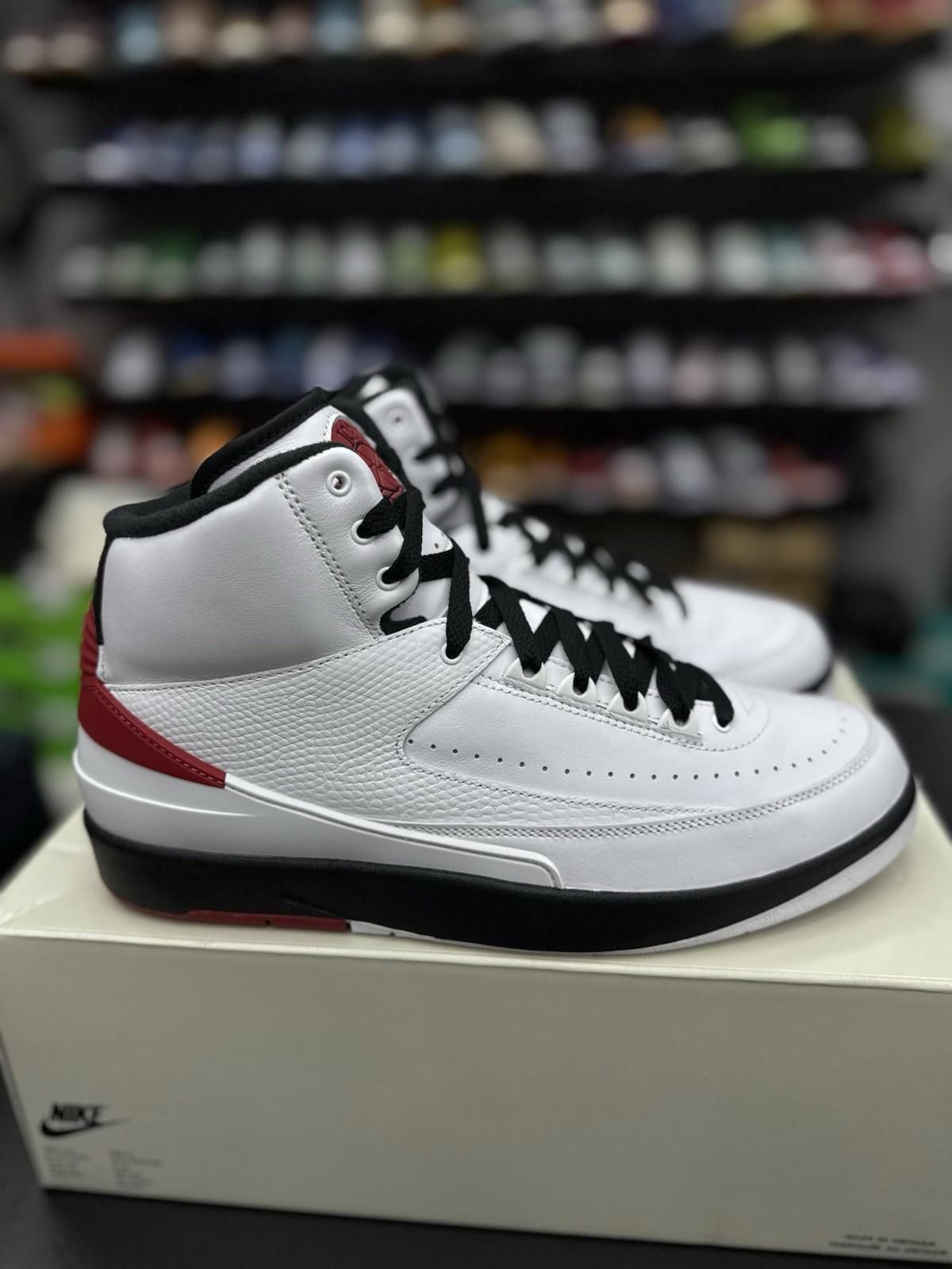 Jordan Brand Size 11 - Jordan 2 Retro Mid Chicago White Red Black Leather Size US 11 / EU 44 - 1 Thumbnail