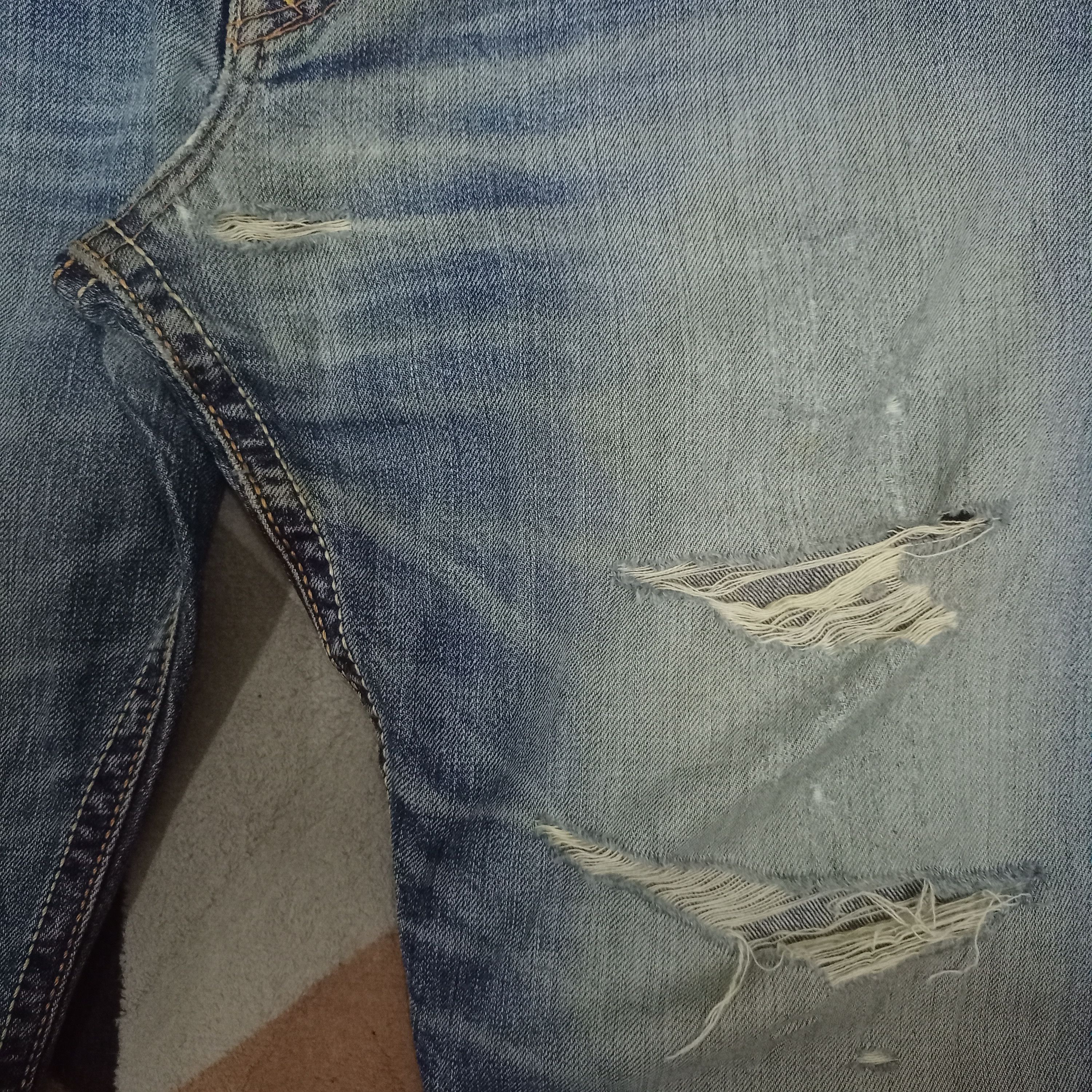Edwin Exclusive Vintage Edwin Japan Faded Blue Ripped Loose Jeans Size US 36 / EU 52 - 6 Thumbnail