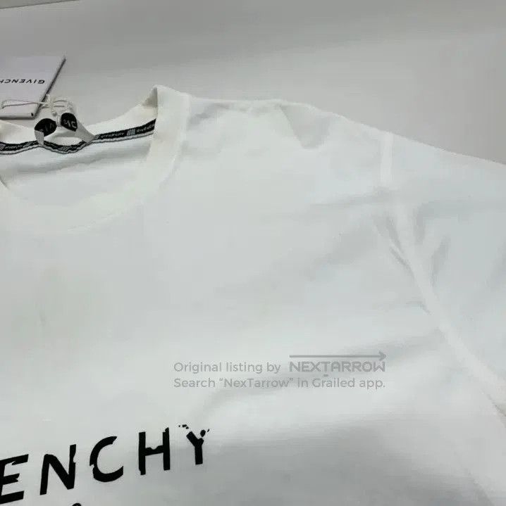 Givenchy Givenchy Distressed Logo Oversized Short-Sleeve T-Shirt. Size US L / EU 52-54 / 3 - 1 Thumbnail