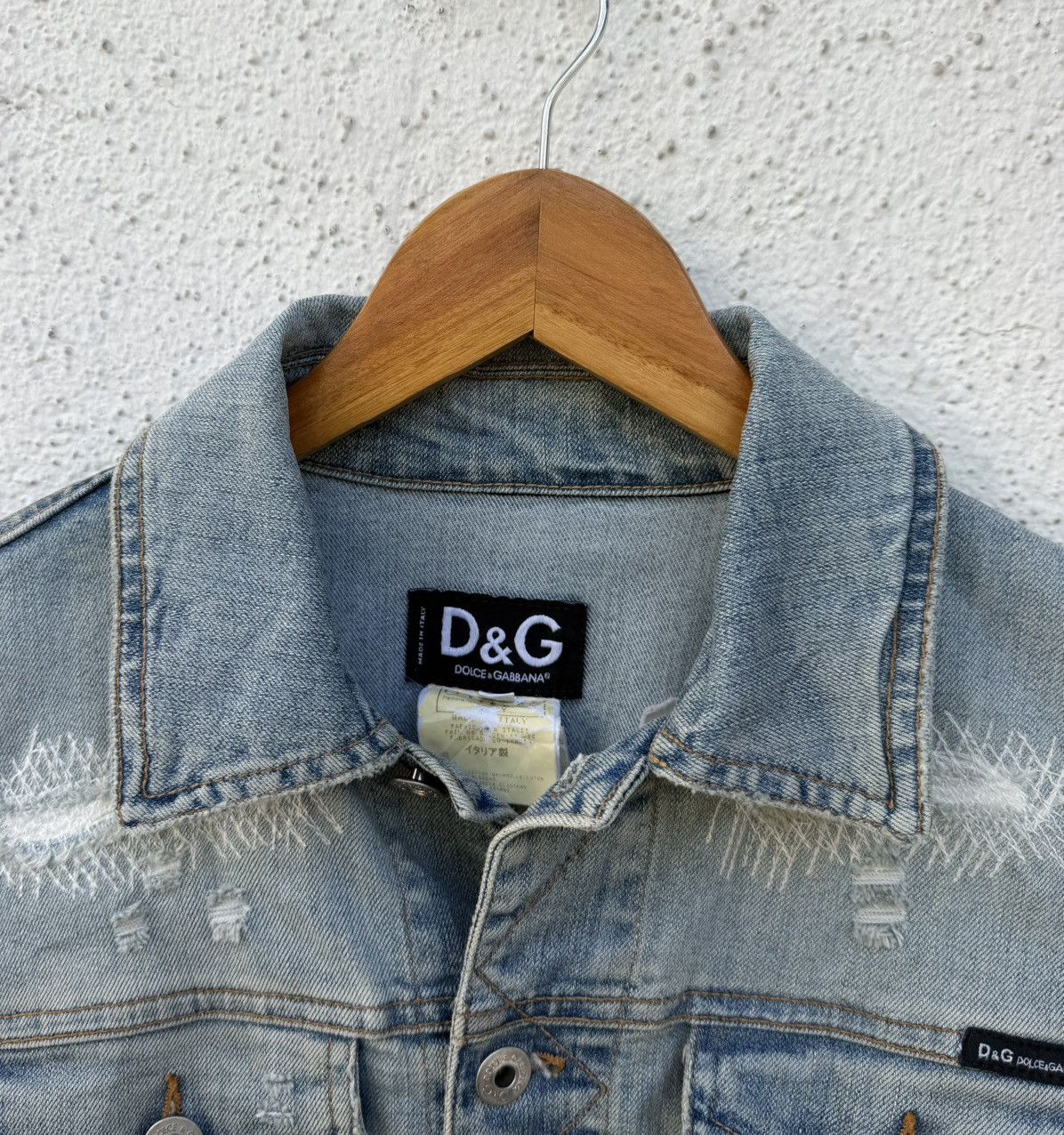 Dolce & Gabbana D&G Distressed Denim Jacket Light Wash Vintage Size XS / US 0-2 / IT 36-38 - 21 Thumbnail