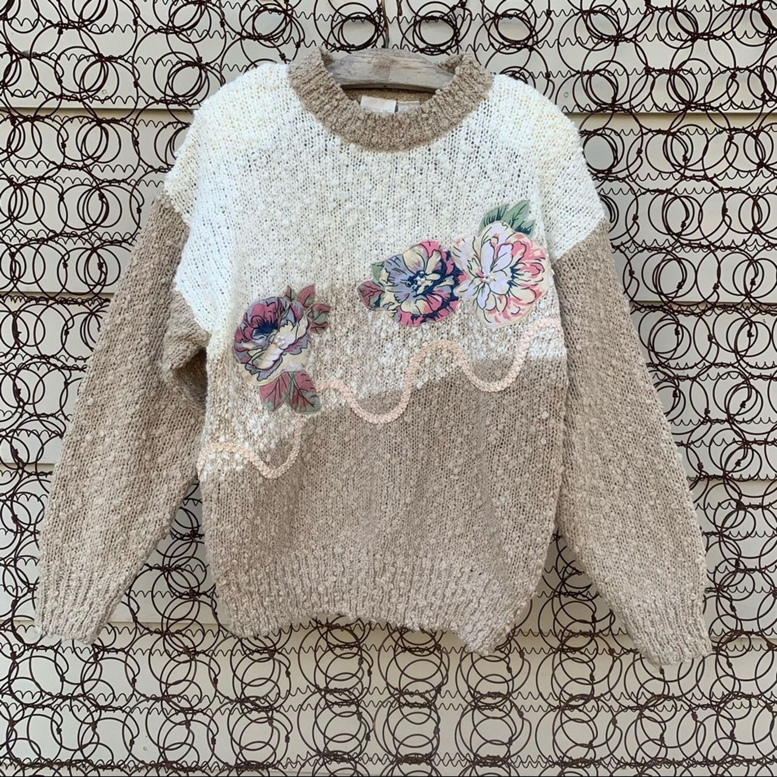 Vintage 80s 90s cottagecore oatmeal cream floral appliqué sweater M Size M / US 6-8 / IT 42-44 - 1 Thumbnail