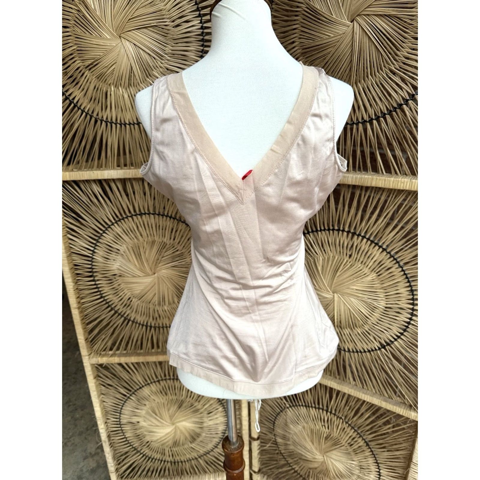 Spanx Spanx Alluring V Neck Blush Camisole XL Womens Tank Sleeveless Brown V-Neck / Spanx Camisole XL Women Blush V-Neck Tank Size ONE SIZE - 4 Thumbnail