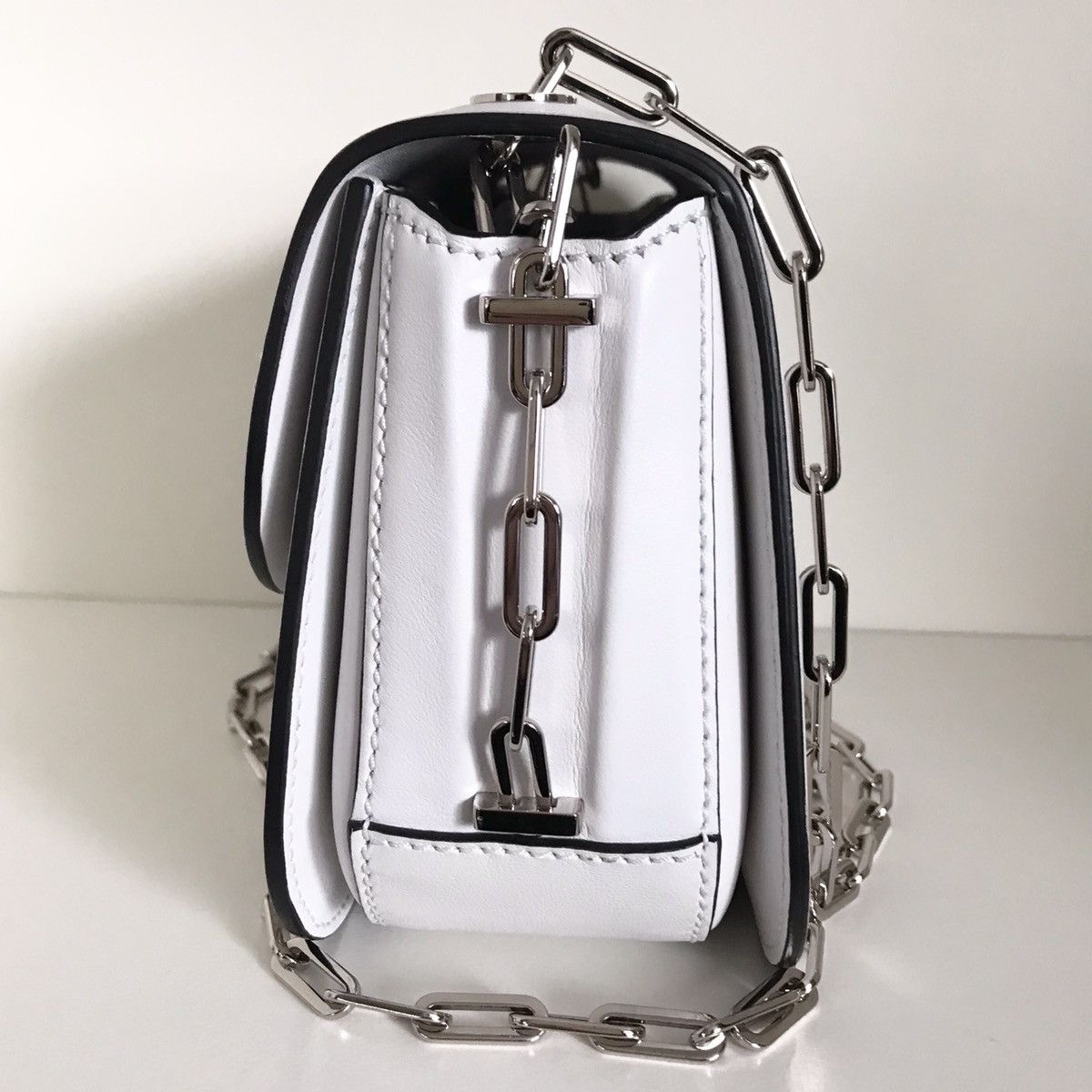 Valentino Valentino Crystal stuffed love blade white leather chain bag Size ONE SIZE - 2 Thumbnail