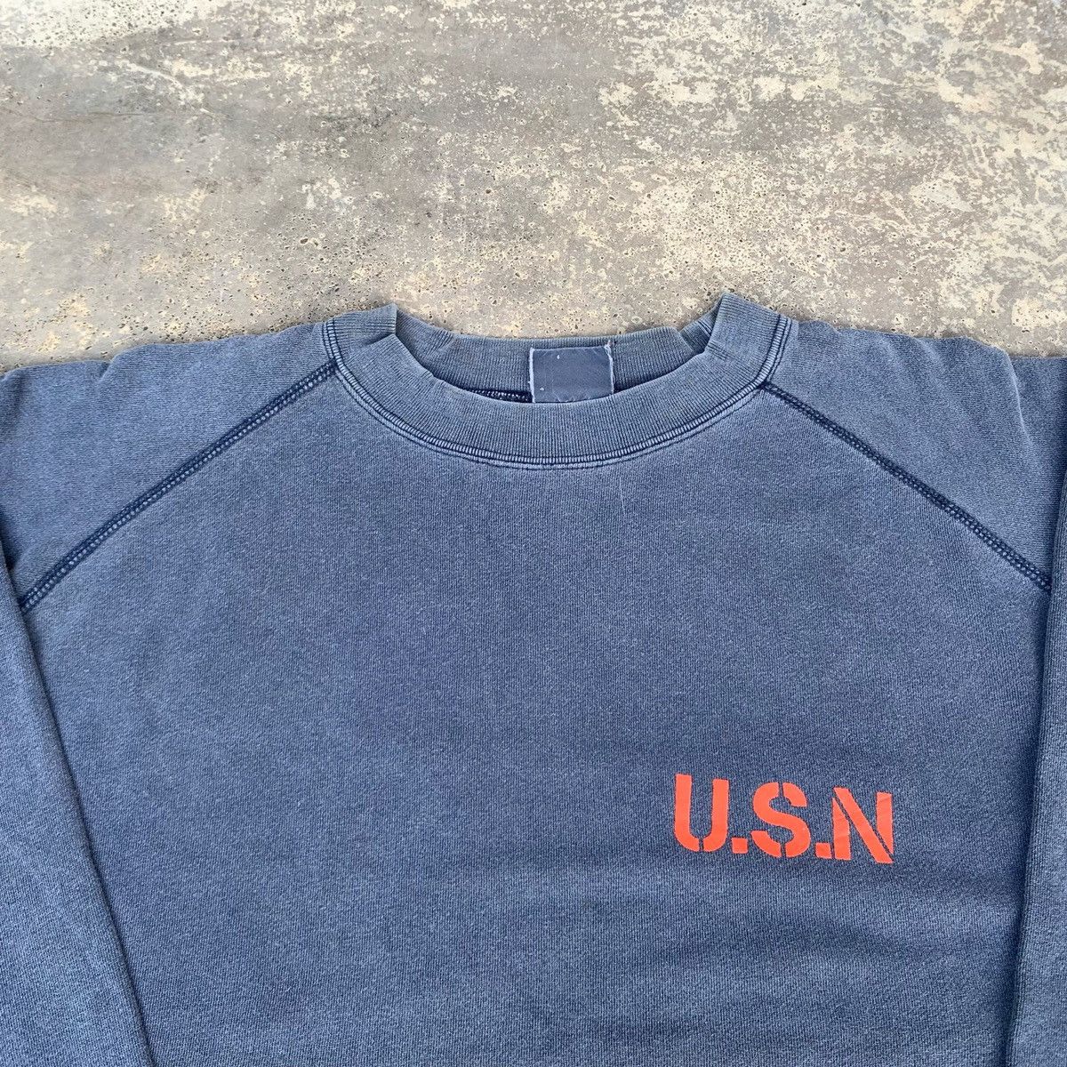 Avirex Vintage 90s Faded Avirex USN Sweatshirt Size US L / EU 52-54 / 3 - 4 Thumbnail