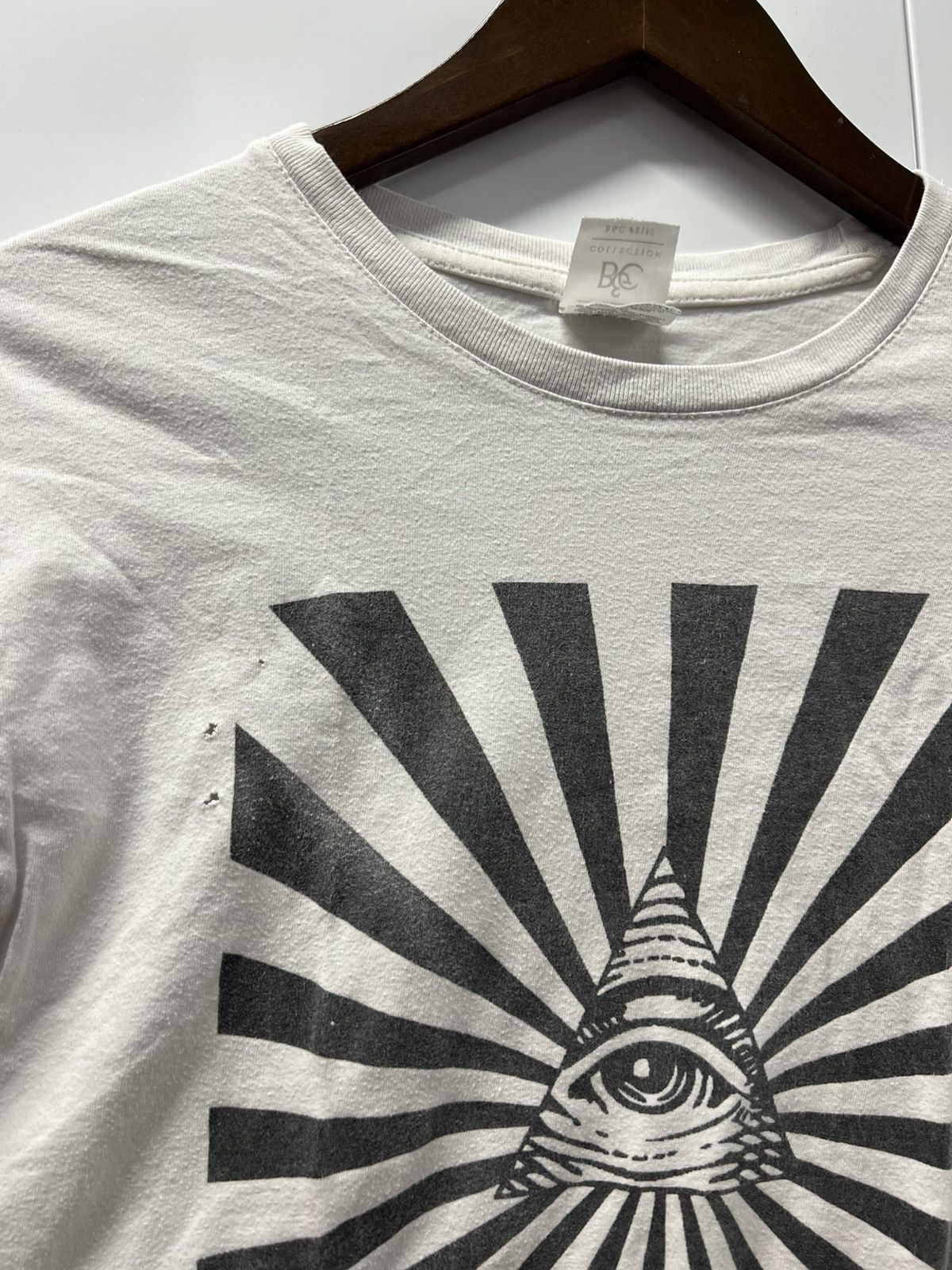 Vintage Y2K 2000's VTG Vintage Nebuga All Seeing Eye Goth Retro Tee Size US L / EU 52-54 / 3 - 5 Thumbnail