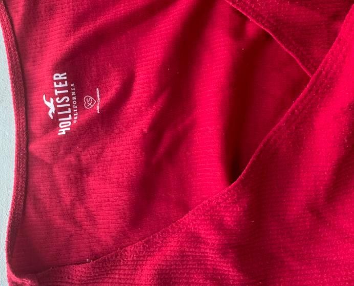 Designer Hollister Red Top XS Size XS / US 0-2 / IT 36-38 - 2 Thumbnail