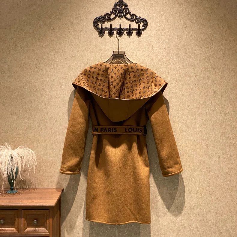 Louis Vuitton Louis Vuitton Camel presbyopic full print bathrobe coat Size XXS / US 00 / IT 34 - 3 Thumbnail