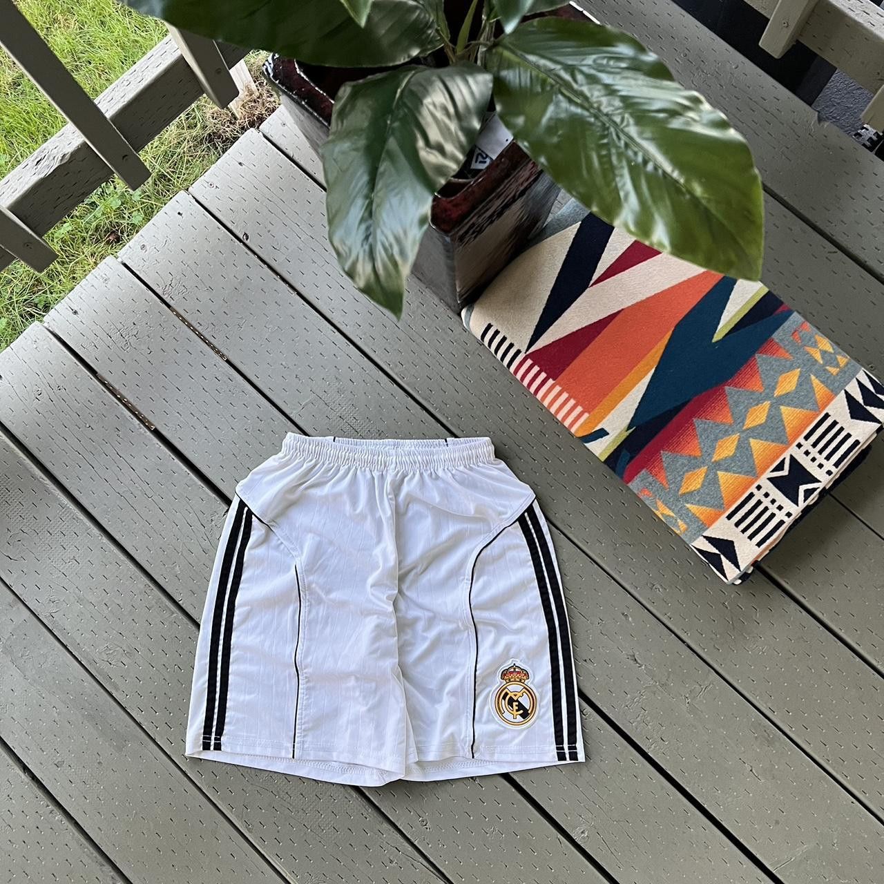 Vintage REAL MADRID Home Football Soccer Shorts Size US 26 / EU 42 - 2 Thumbnail