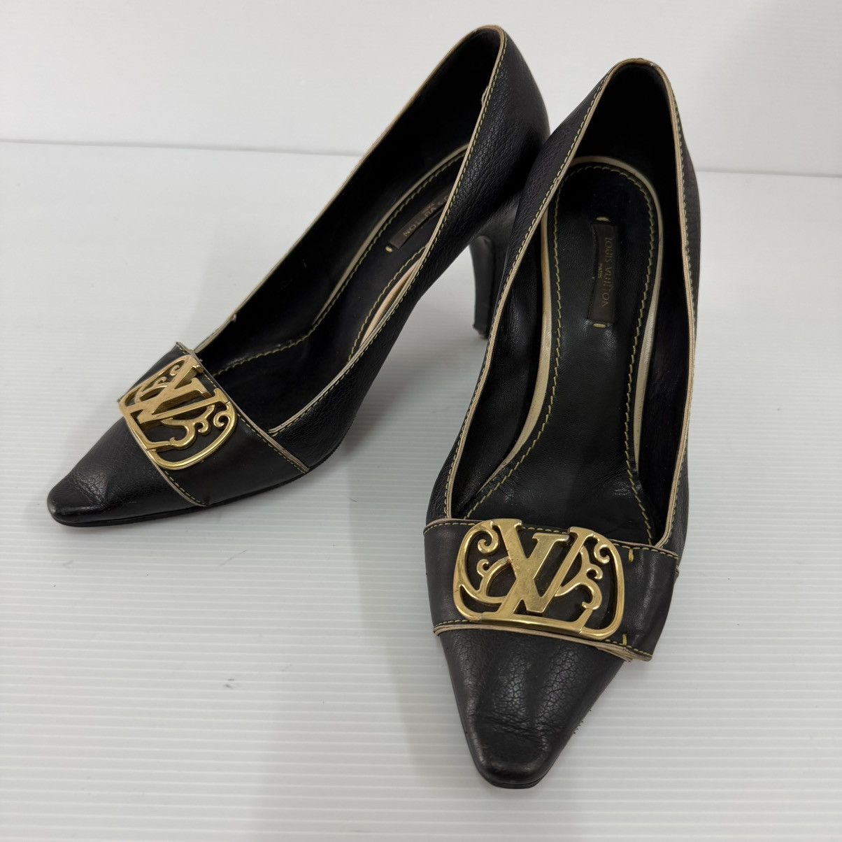 Louis Vuitton Louis Vuitton Black Leather Heels Size US 7.5 / IT 37.5 - 4 Thumbnail