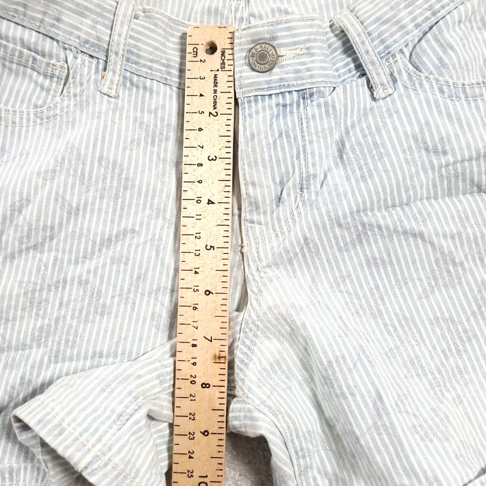 Old Navy Old Navy Boyfriend Fit Blue White Stripe Floral Jean Shorts Sz 2 Size 26" / US 2 / IT 38 - 6 Thumbnail
