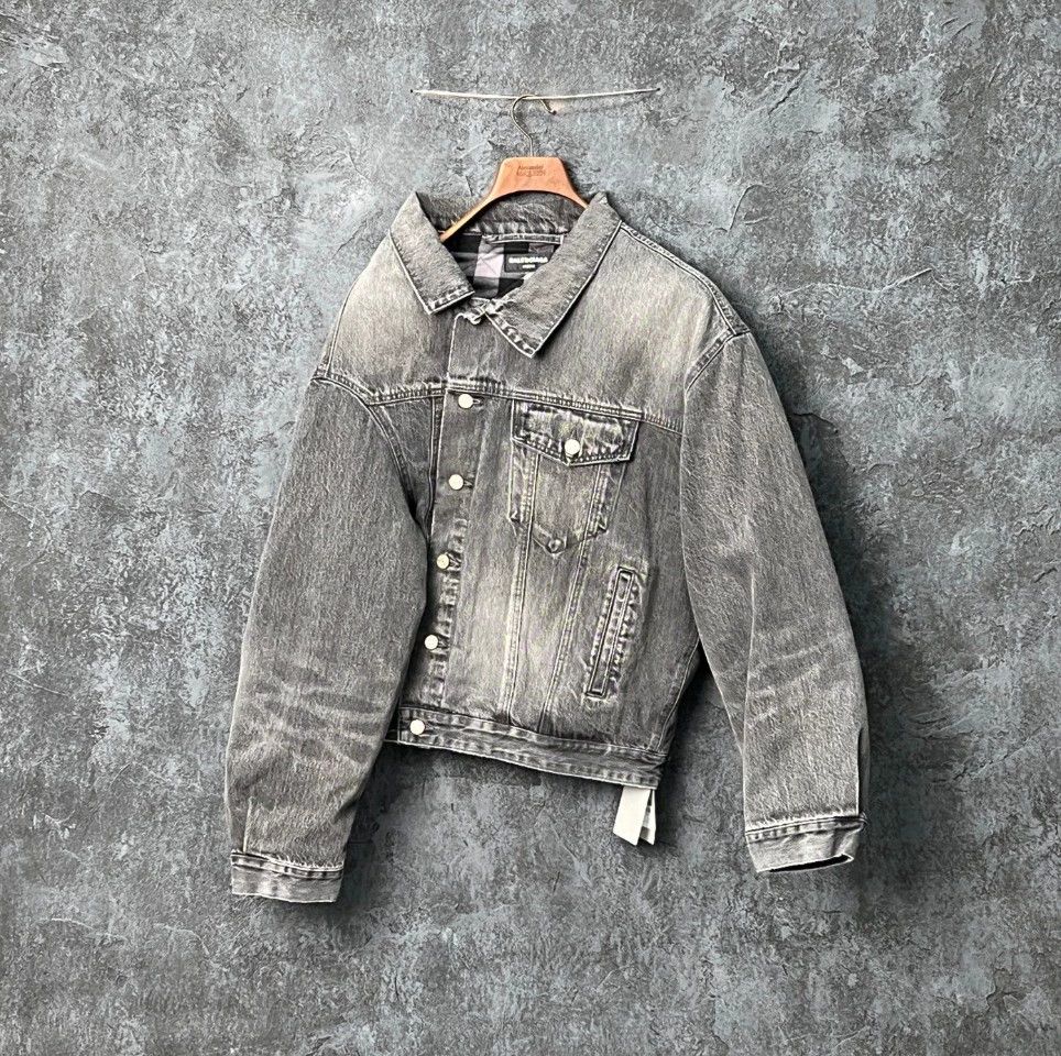 Balenciaga BALENCIAGA / Balenciaga Multi-Button Design Denim Jacket Size S / US 4 / IT 40 - 1 Thumbnail