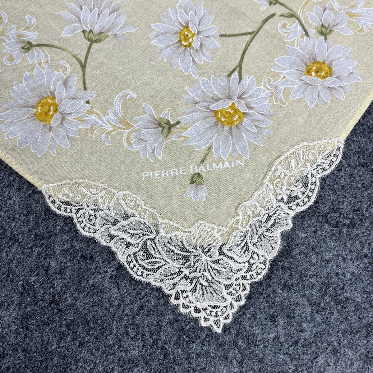 Pierre Balmain Pierre Balmain Handkerchief / Bandana / Neckerchief B471 Size ONE SIZE - 3 Thumbnail