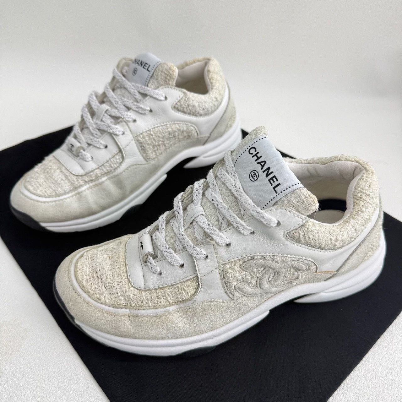Chanel Chanel Casual White Lowtop Sneakers us_7-5 Women Size US 7.5 / IT 37.5 - 1 Thumbnail