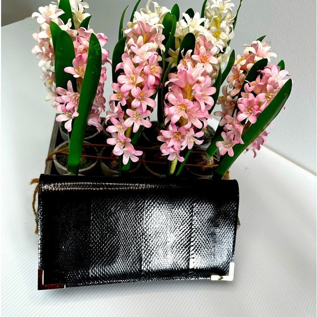 Vintage Vintage Black snakeskin clutch with gold plated chain Size ONE SIZE - 1 Thumbnail