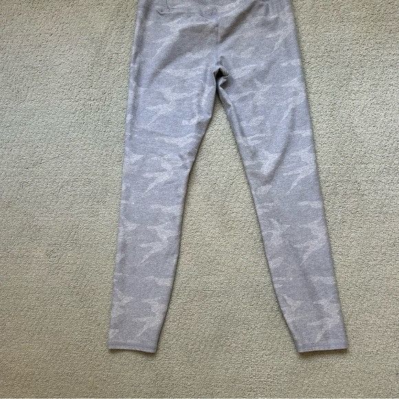 Vuori Vuori Clean Elevation Leggings Pale Heather Camo Women's Med Size 28" / US 6 / IT 42 - 11 Thumbnail