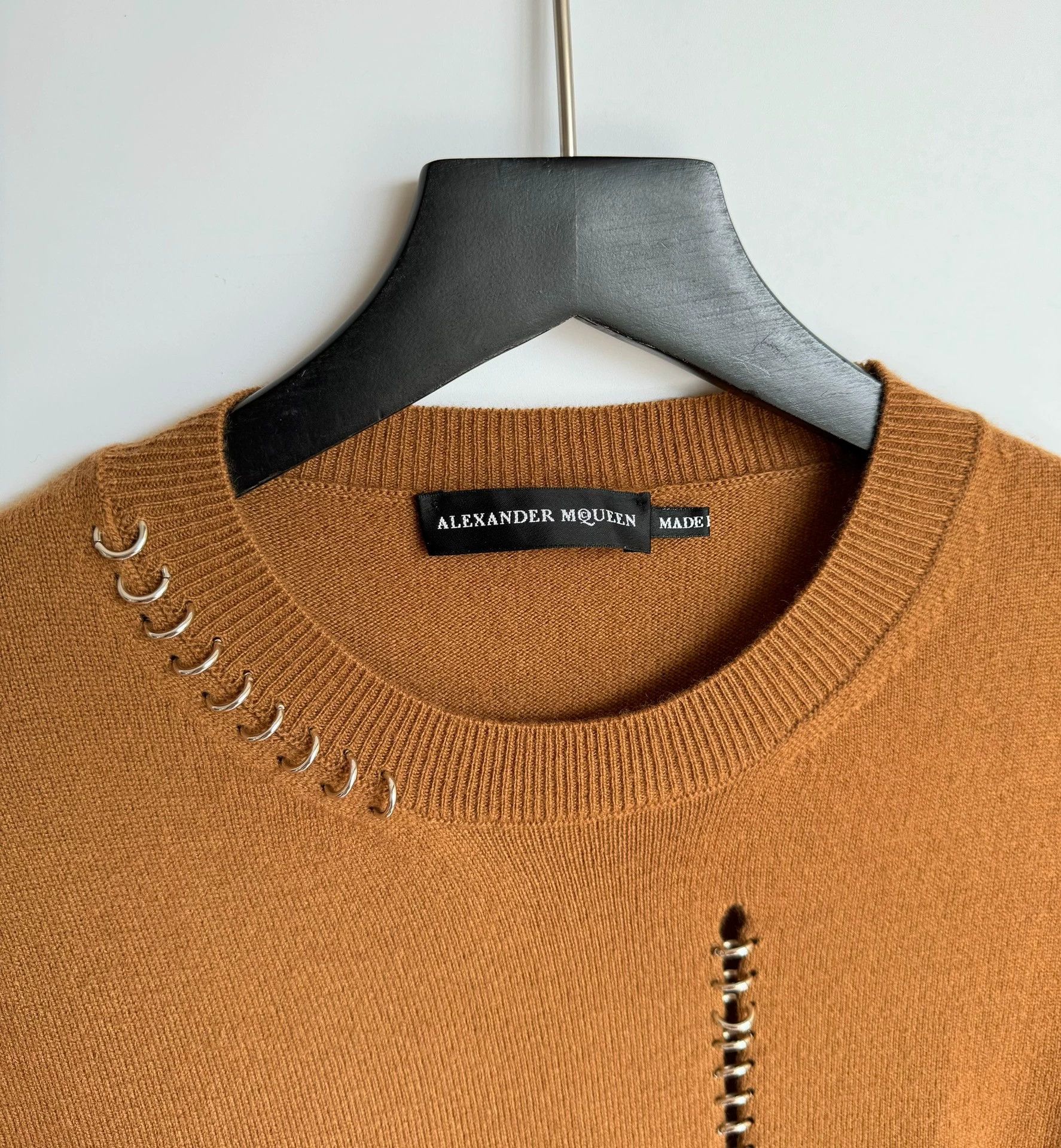 Alexander McQueen Alexander McQueen Distressed Metal Ring Cashmere Sweater XS Size XS / US 0-2 / IT 36-38 - 6 Thumbnail