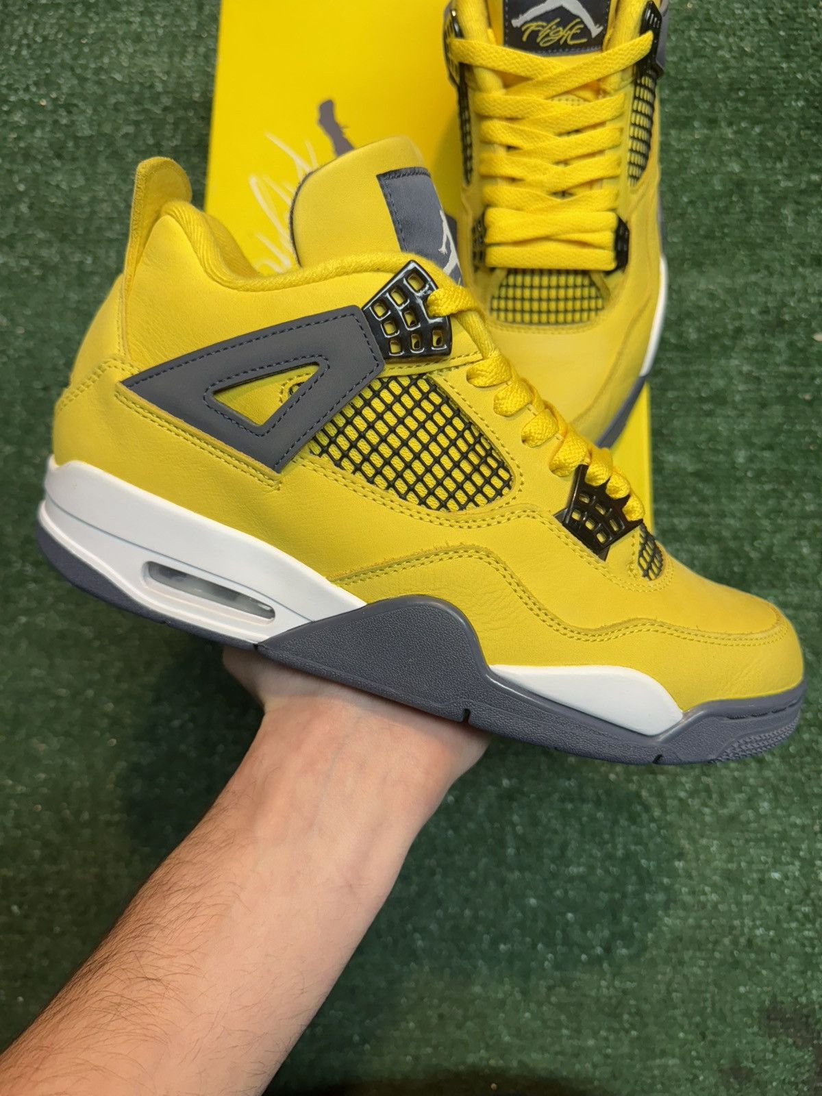 Jordan Brand Jordan Retro 4 Lightning Size 9 Size US 9 / EU 42 - 1 Thumbnail