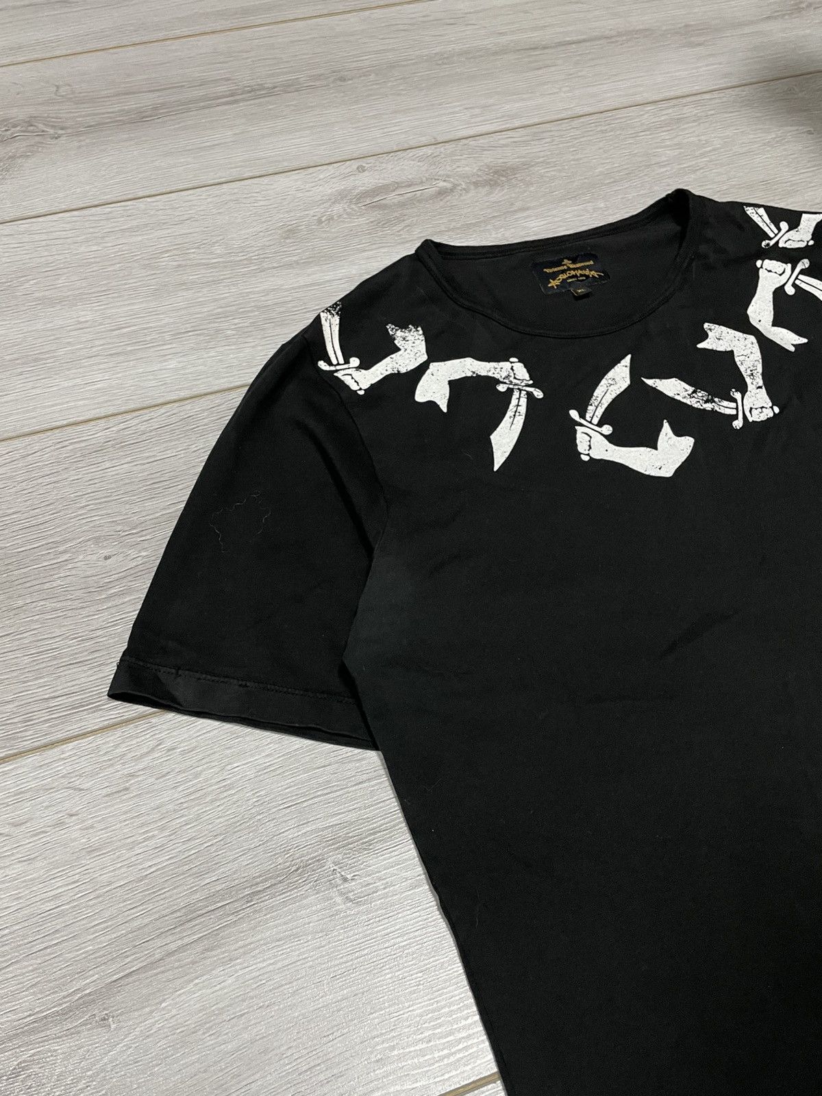 Vivienne Westwood Vivienne Westwood arm & cutlass vintage t-shirt Size US XL / EU 56 / 4 - 3 Thumbnail