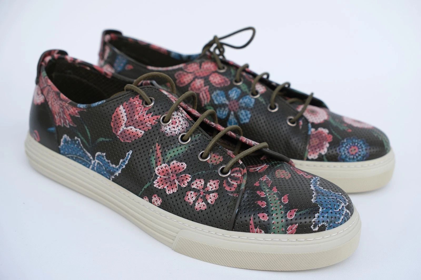 Gucci New Gucci Floral Leather Sneakers UK 9 US 10 EU 43 Size US 11.5 / IT 41.5 - 1 Thumbnail