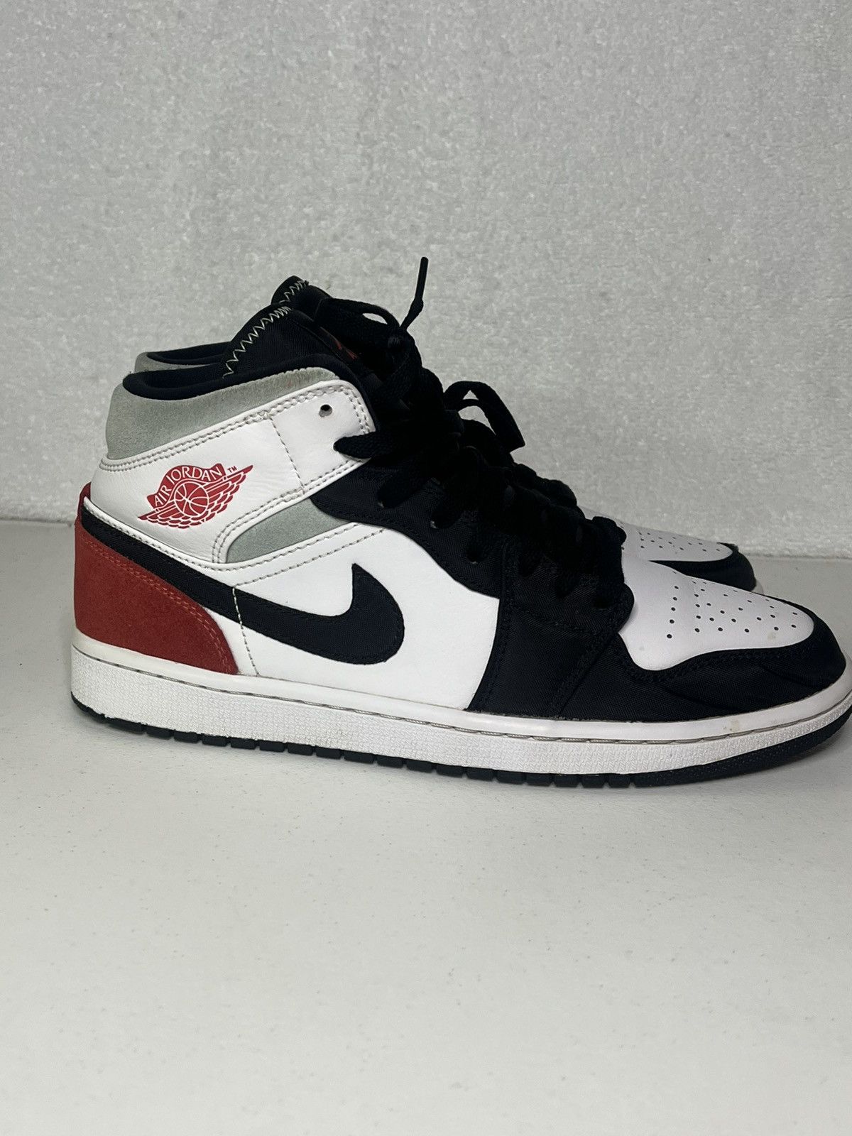 Nike Air Jordan Mid SE Red Black Toe Size