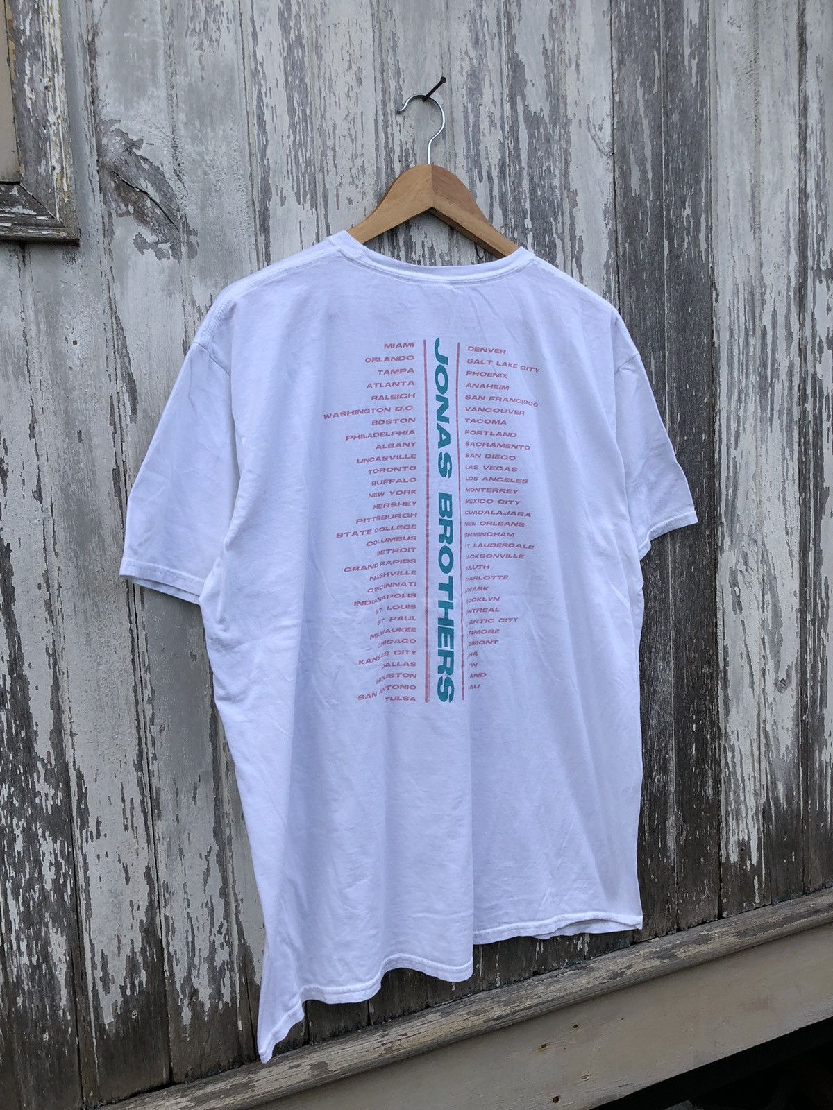 Band Tees Jonas Brothers Band Merchansing Tour Tee Size US XL / EU 56 / 4 - 16 Thumbnail