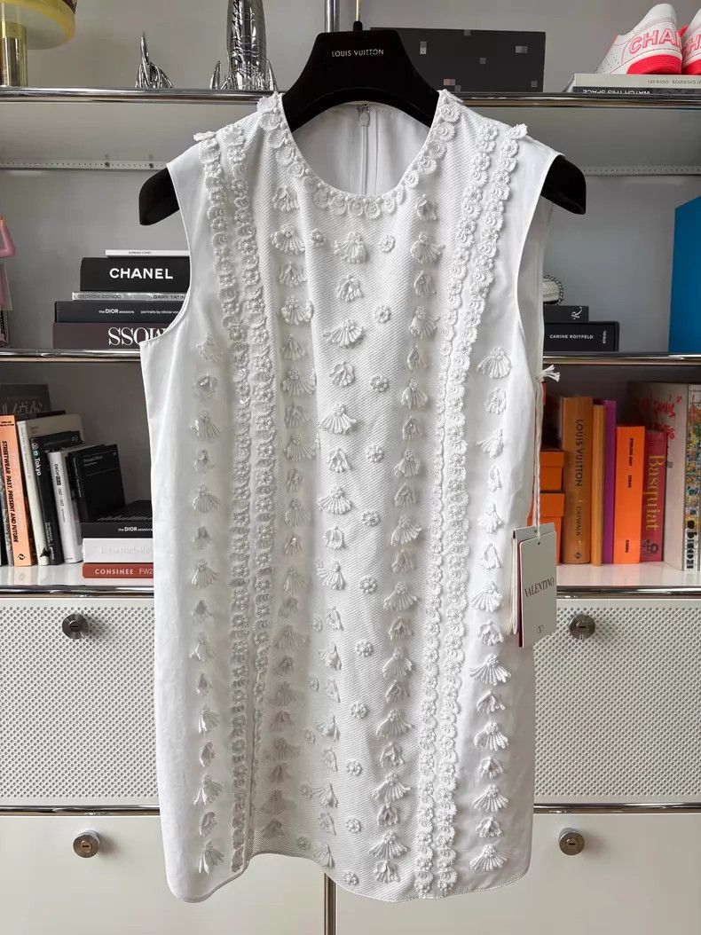 Valentino Valentino White nail bead floral heavy embroidery sleevele Size M / US 6-8 / IT 42-44 - 1 Thumbnail
