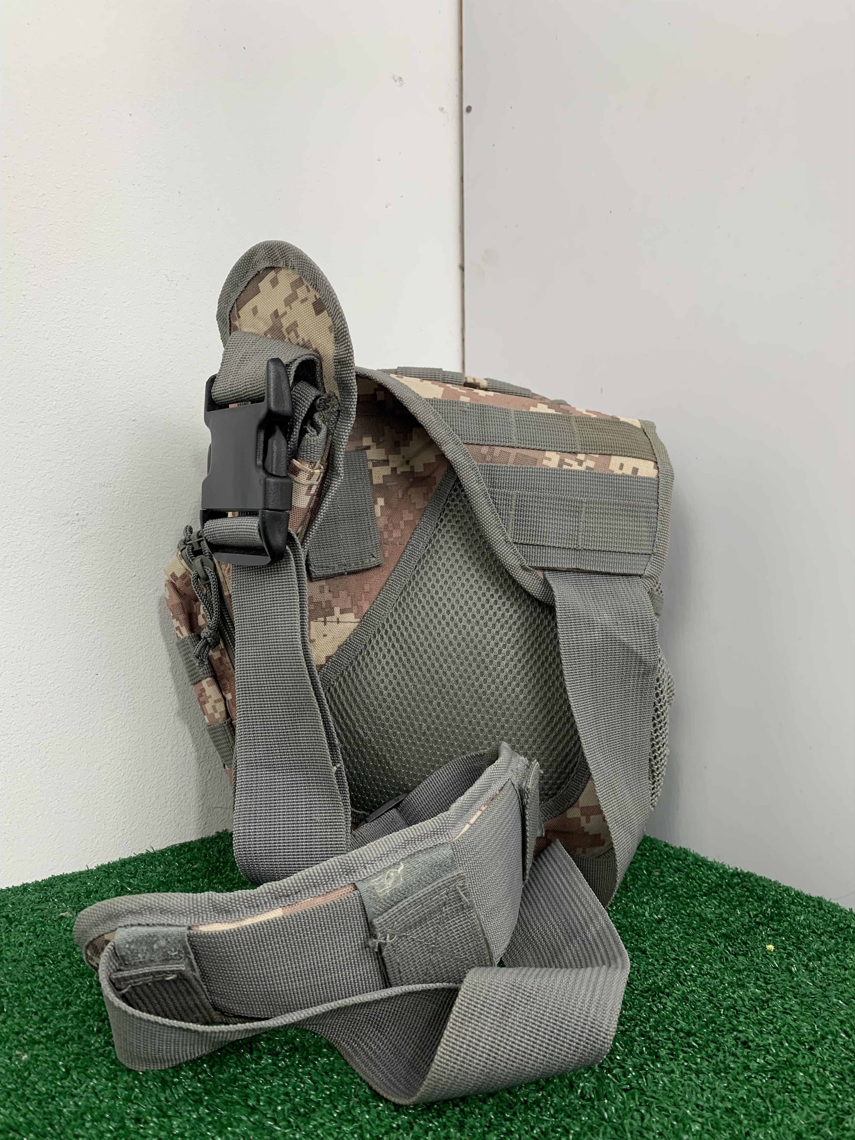 Vintage Vintage Military Camo Tactical Crossbody Slingbag BG0093 Size ONE SIZE - 9 Thumbnail