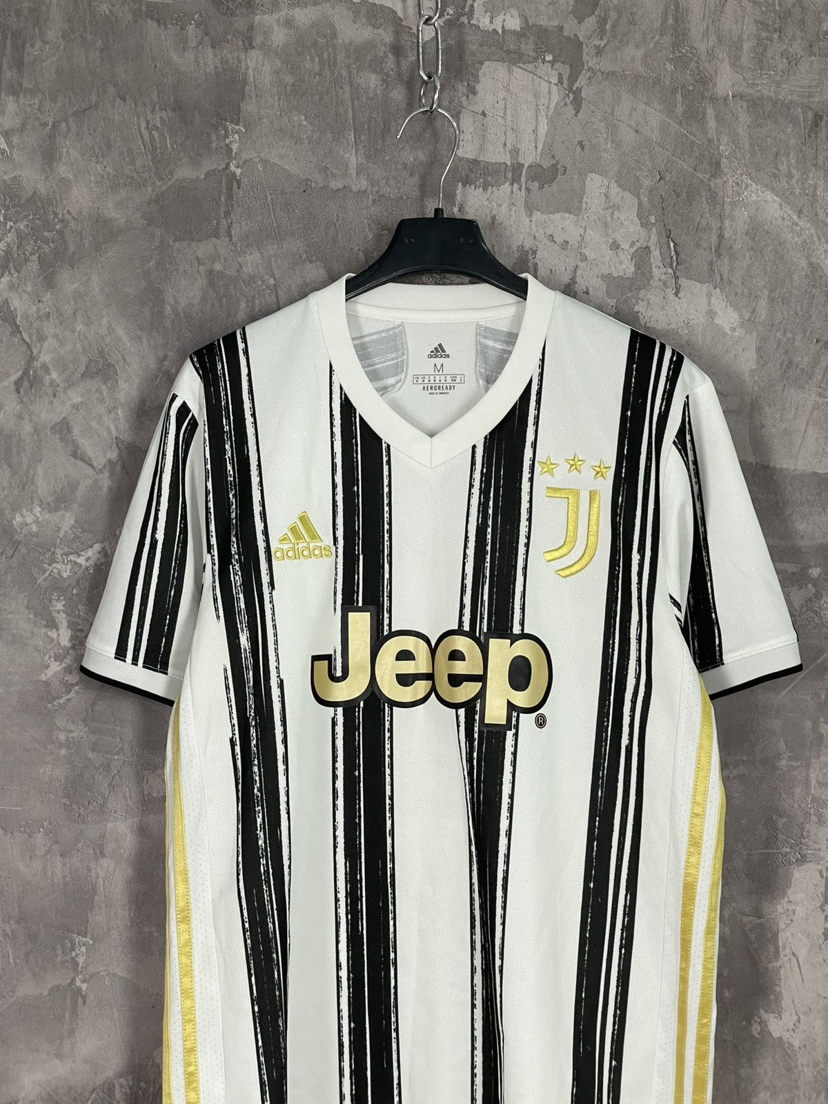 Adidas Juventus 2017 Adidas Home Soccer Football Jersey Size US M / EU 48-50 / 2 - 2 Thumbnail