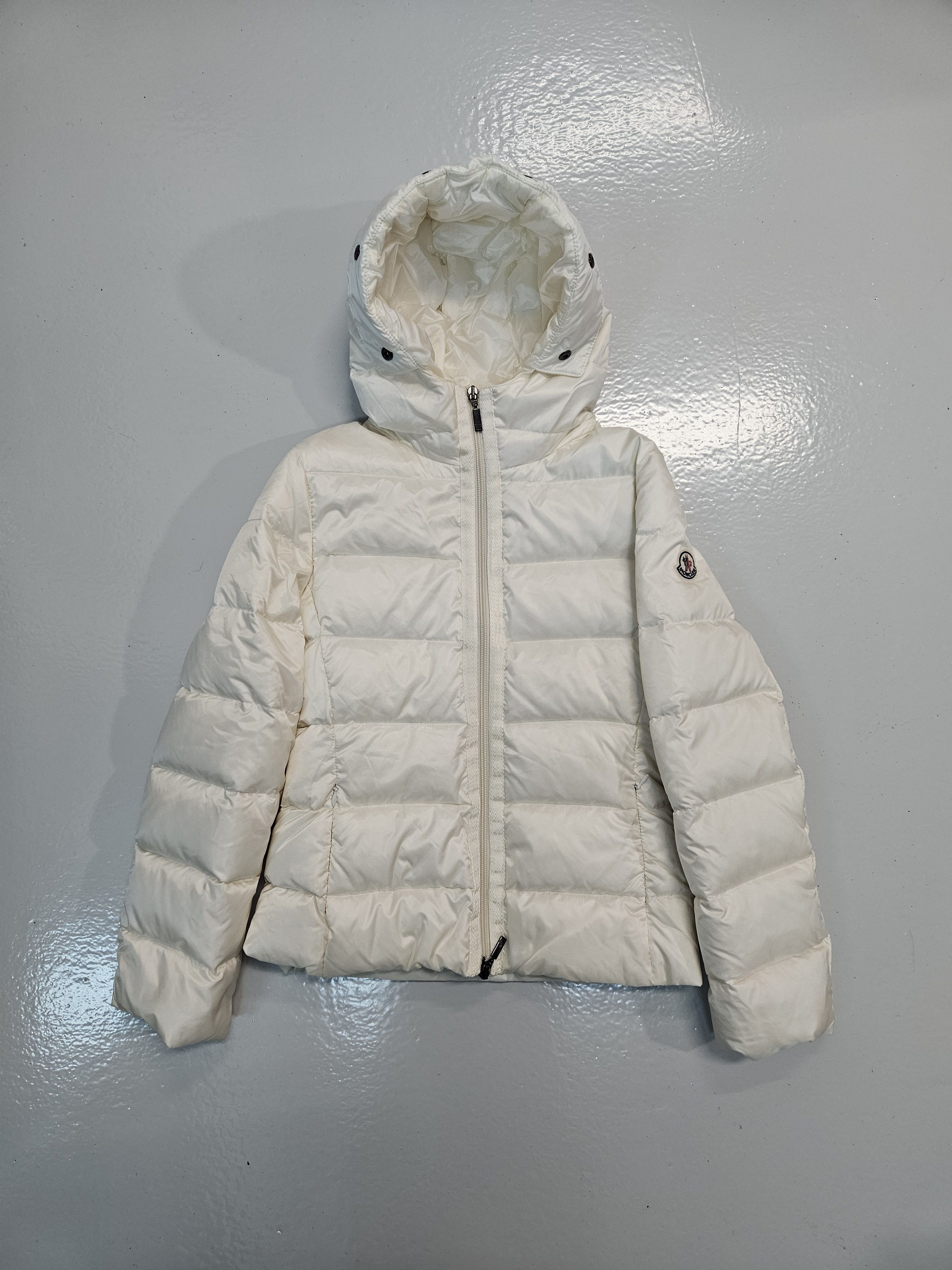 Moncler Moncler hooded puffer jacket with badge Size XS / US 0-2 / IT 36-38 - 1 Thumbnail