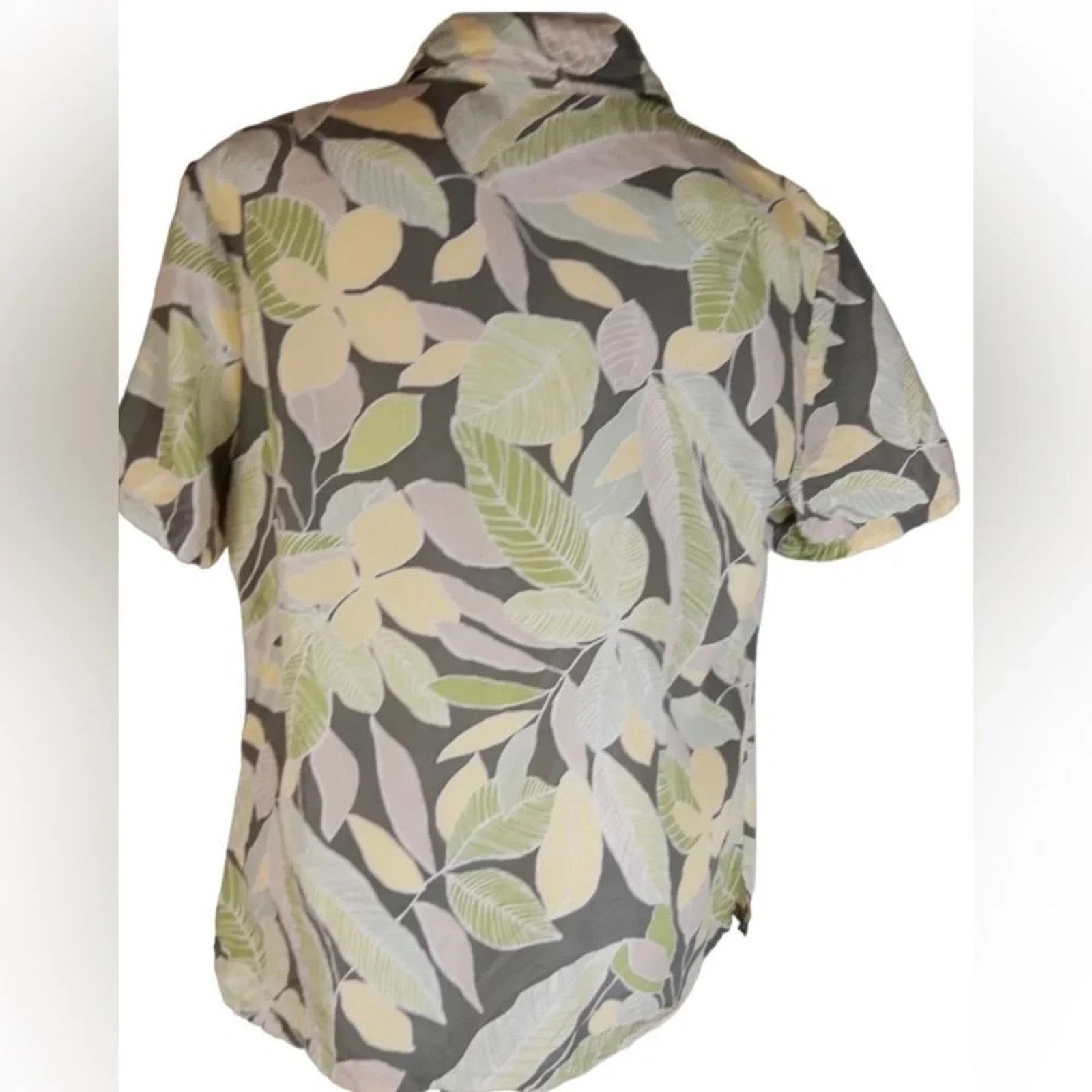 The Unbranded Brand Linden Hill Hawaiian floral print camp shirt, size Large. Size L / US 10 / IT 46 - 2 Thumbnail