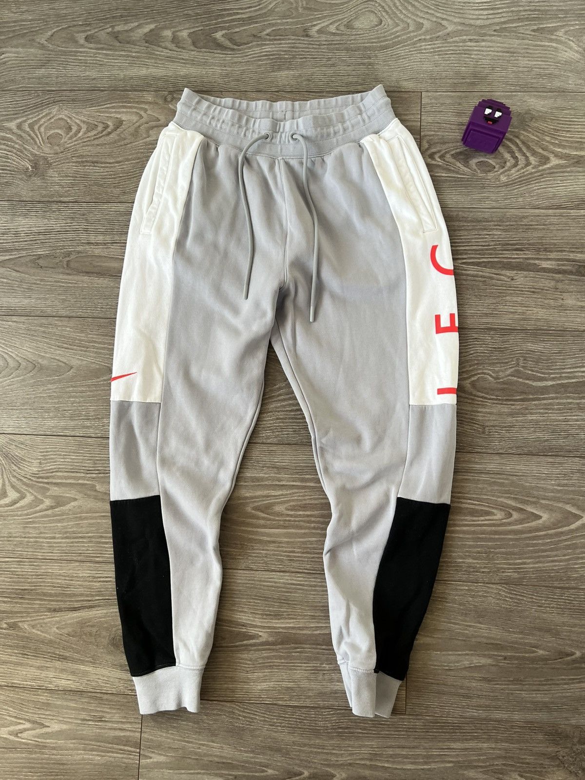 Nike Nike X LFC Liverpool Football Club Big Logo Drill Joggers Size US 32 / EU 48 - 10 Thumbnail