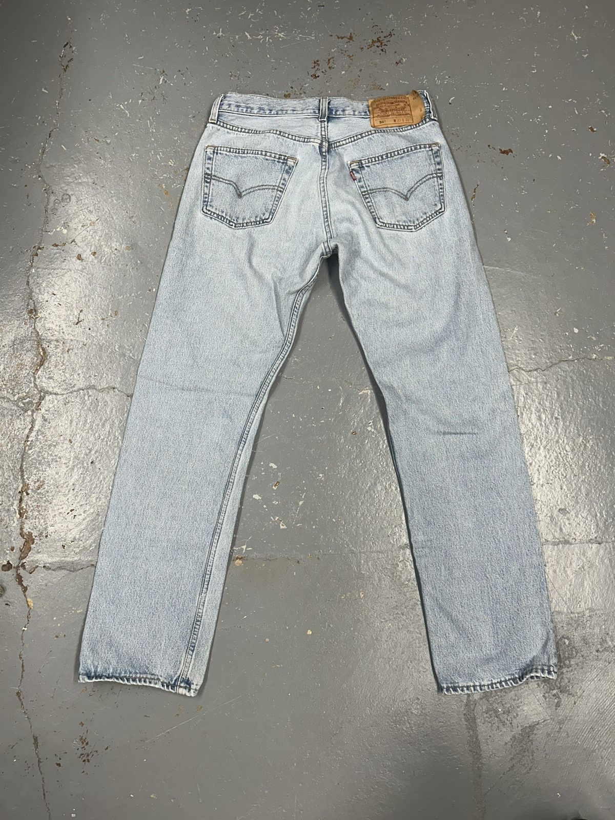 Levi's × Vintage Crazy Vintage 90s Baggy Levi’s 501 Lightwash Jeans Size US 31 - 2 Thumbnail