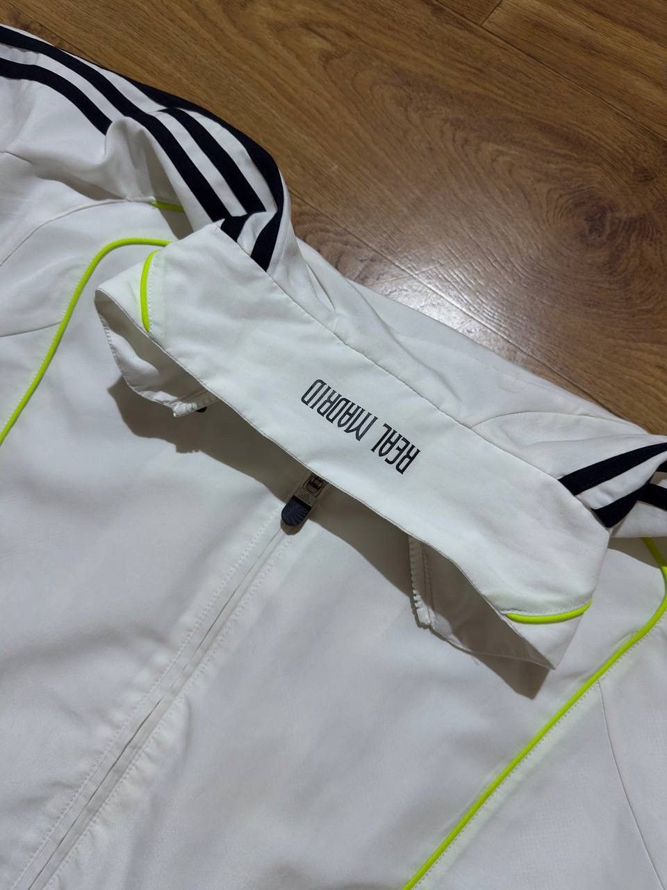 Vintage Vintage Adidas Real Madrid Tracksuit 2010/2011 Nylon Footbal Size US M / EU 48-50 / 2 - 7 Thumbnail