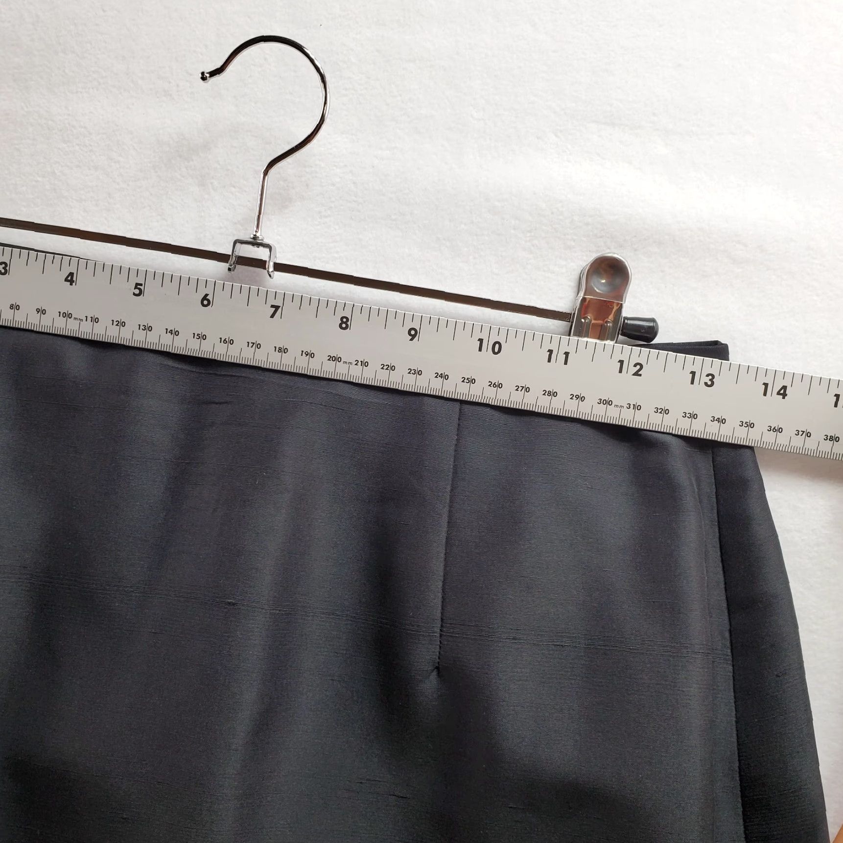 Talbots Talbots Skirt Women 6 Petite Black 100% Silk Straight & Pencil Knee Length Zipper Pleated Slit Workwear Silk Career Modern Vintage: No Size 28" / US 6 / IT 42 - 6 Thumbnail