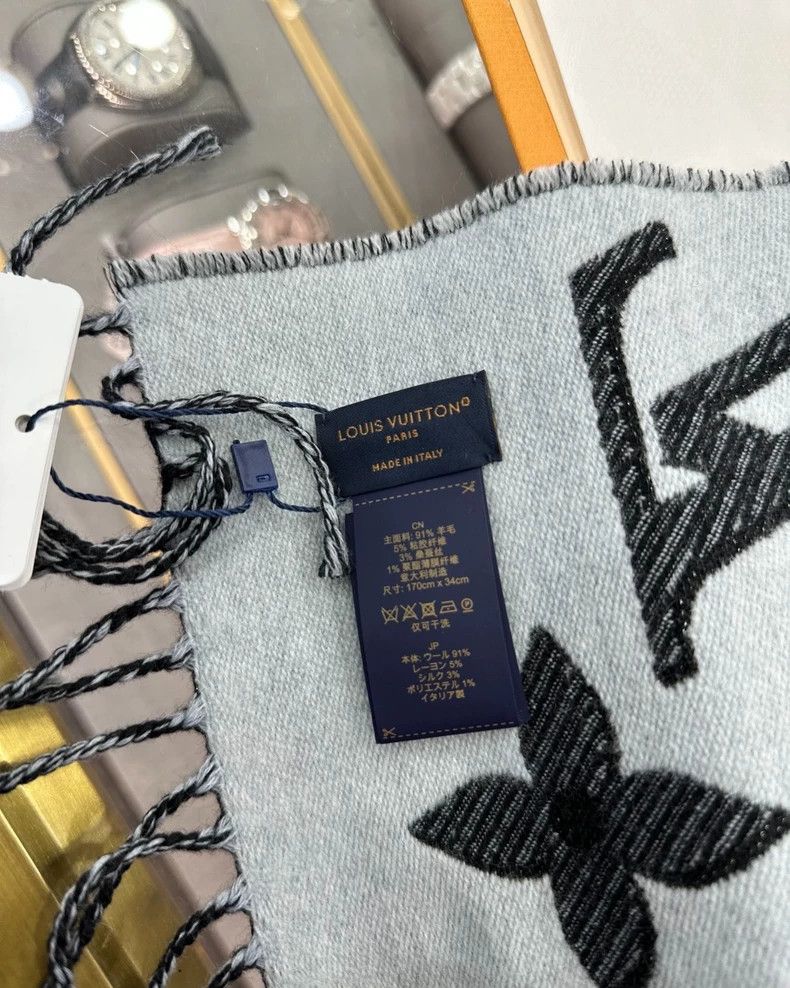 Louis Vuitton Louis Vuitton Black Grey Gold Thread Reversible Wool Scarf Size ONE SIZE - 3 Thumbnail