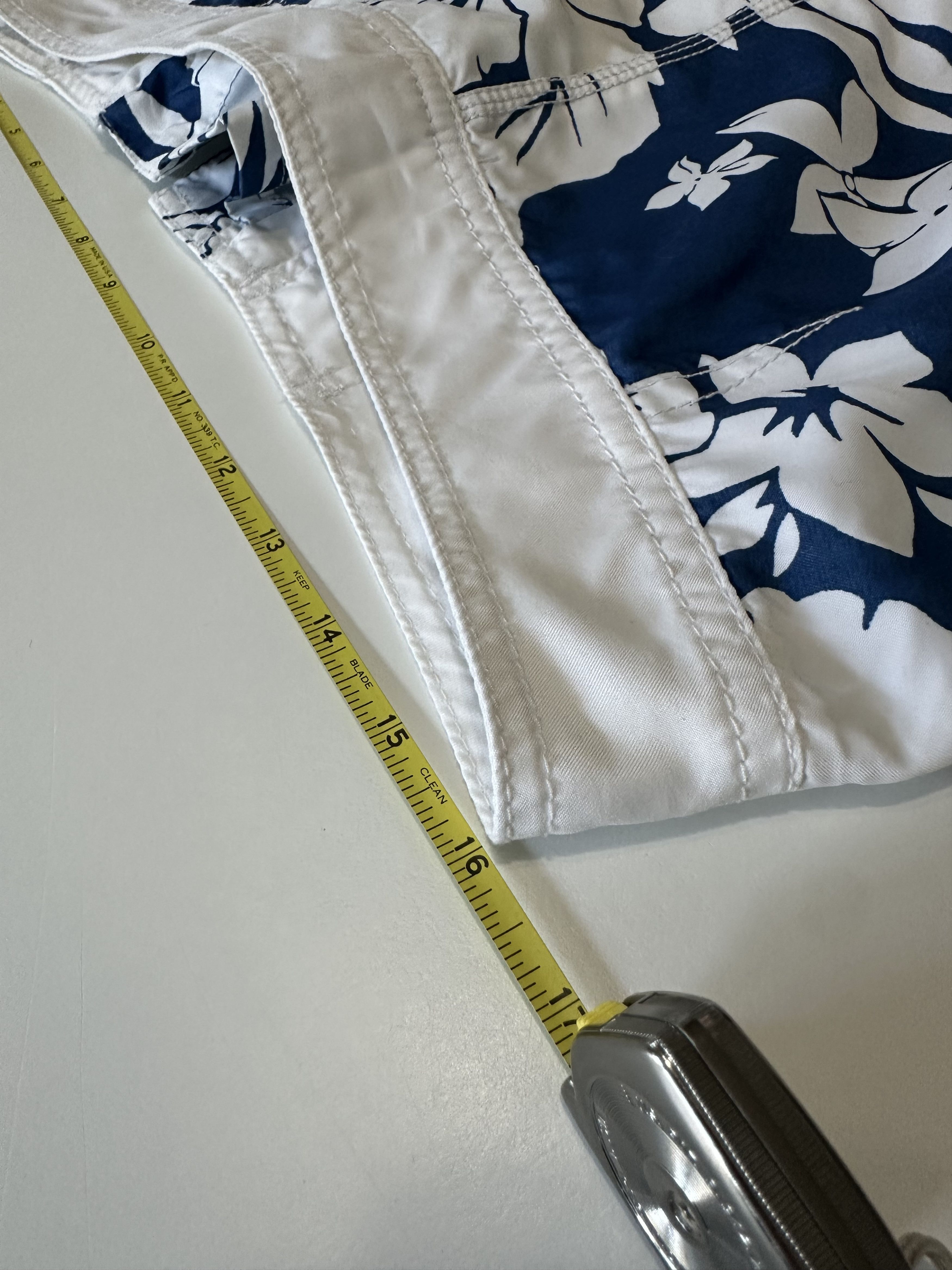Old Navy Mens Old Navy Swim Trunks/Shorts Small Blue/White Floral Size US 32 / EU 48 - 4 Thumbnail