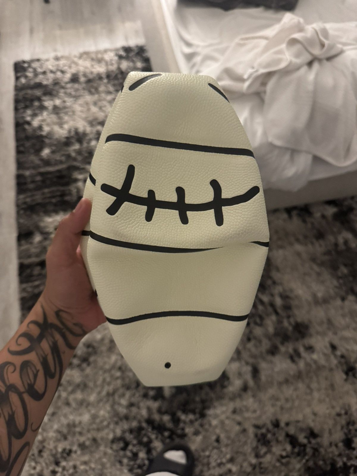 Travis Scott Cactus Jack • Smiley Glow in the Dark Basketball Size ONE SIZE - 3 Thumbnail