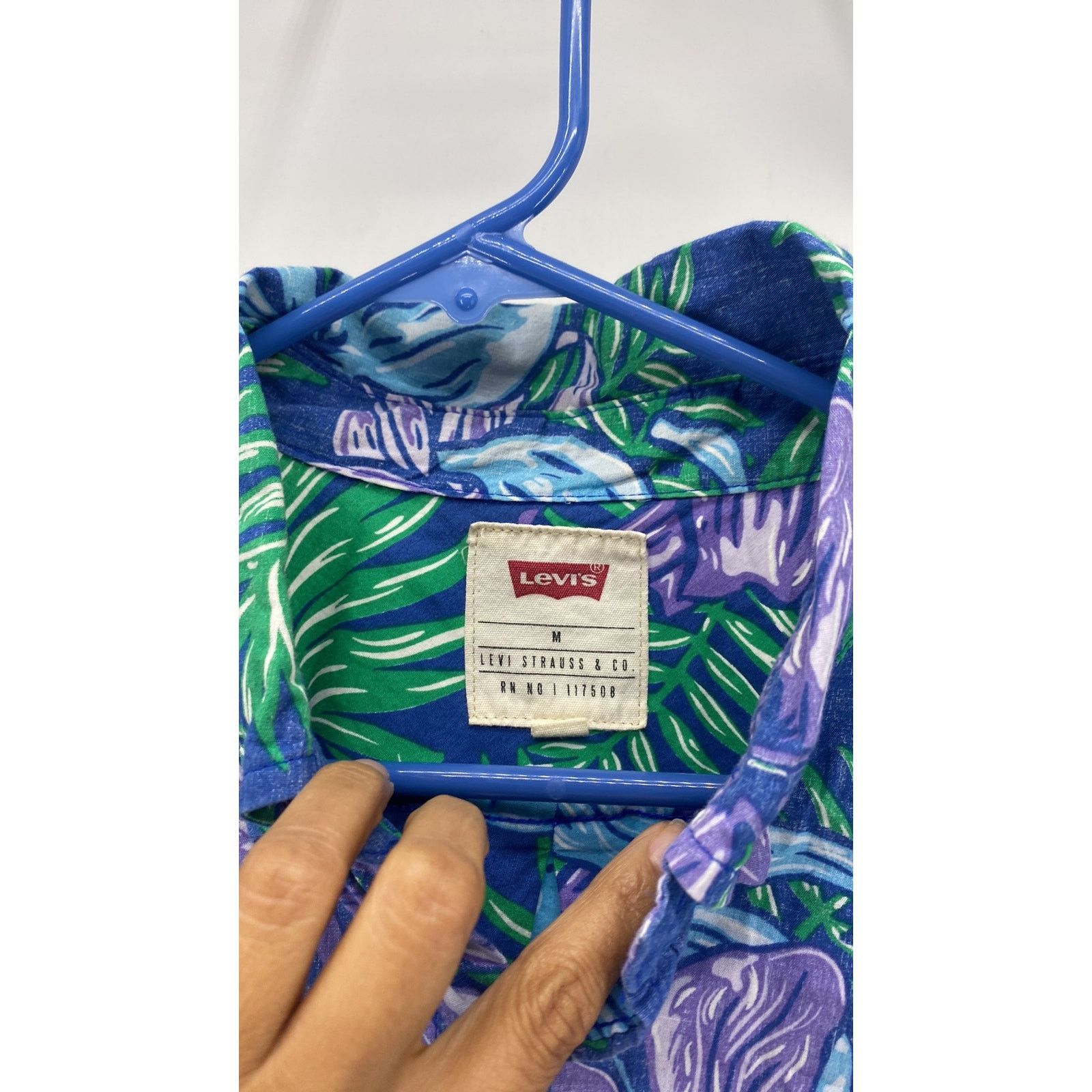 Levi's Levis Hawaiian tropical print Slim Fit button down size M Size US M / EU 48-50 / 2 - 5 Thumbnail
