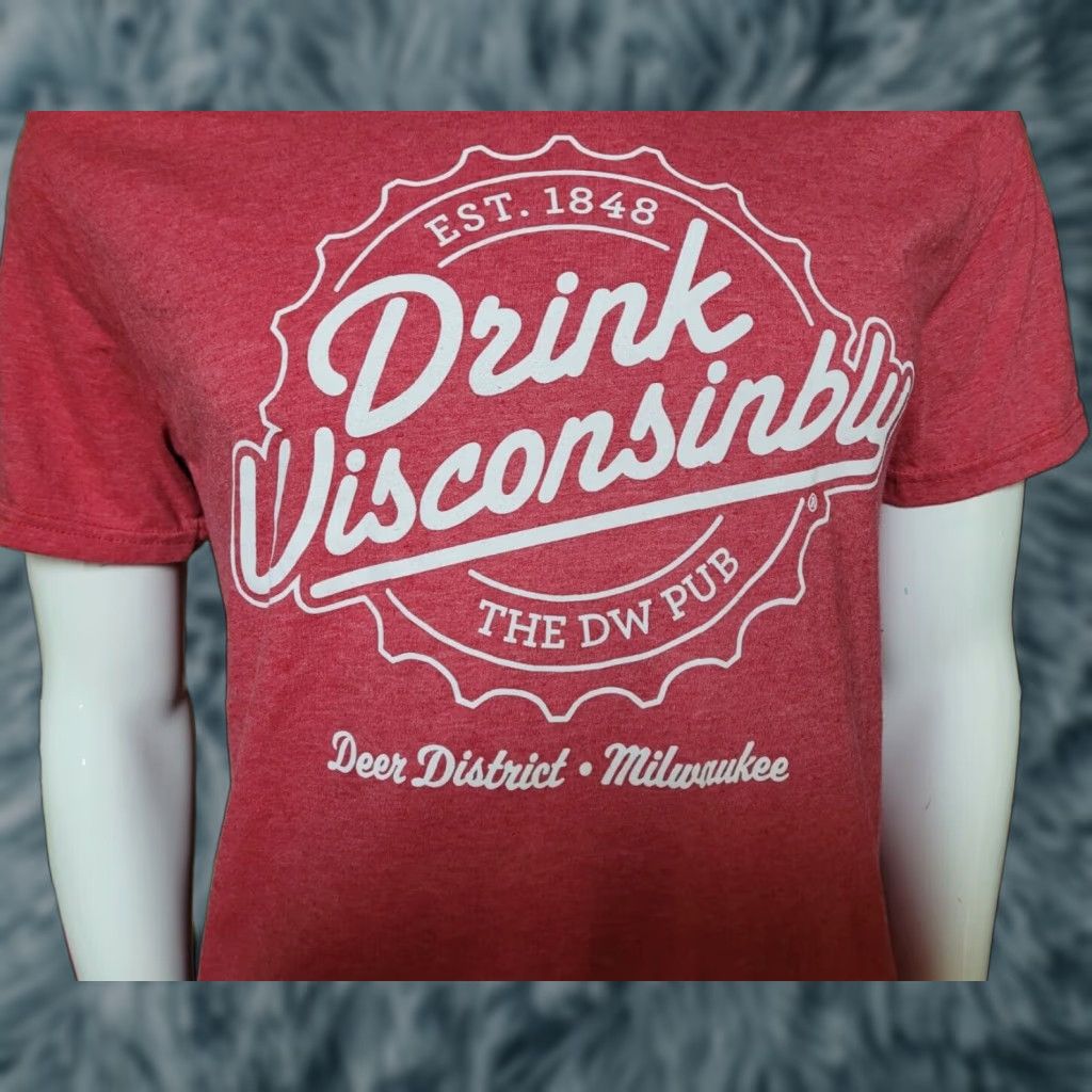 Vintage Drink Wisconsinbly DW Pub T-Shirt Men M Red Short Sleeve Crew Neck Shirt Wisconsinbly Deer District Milwaukee WI Beer City 90s (if applicable) Mens Size US M / EU 48-50 / 2 - 1 Thumbnail