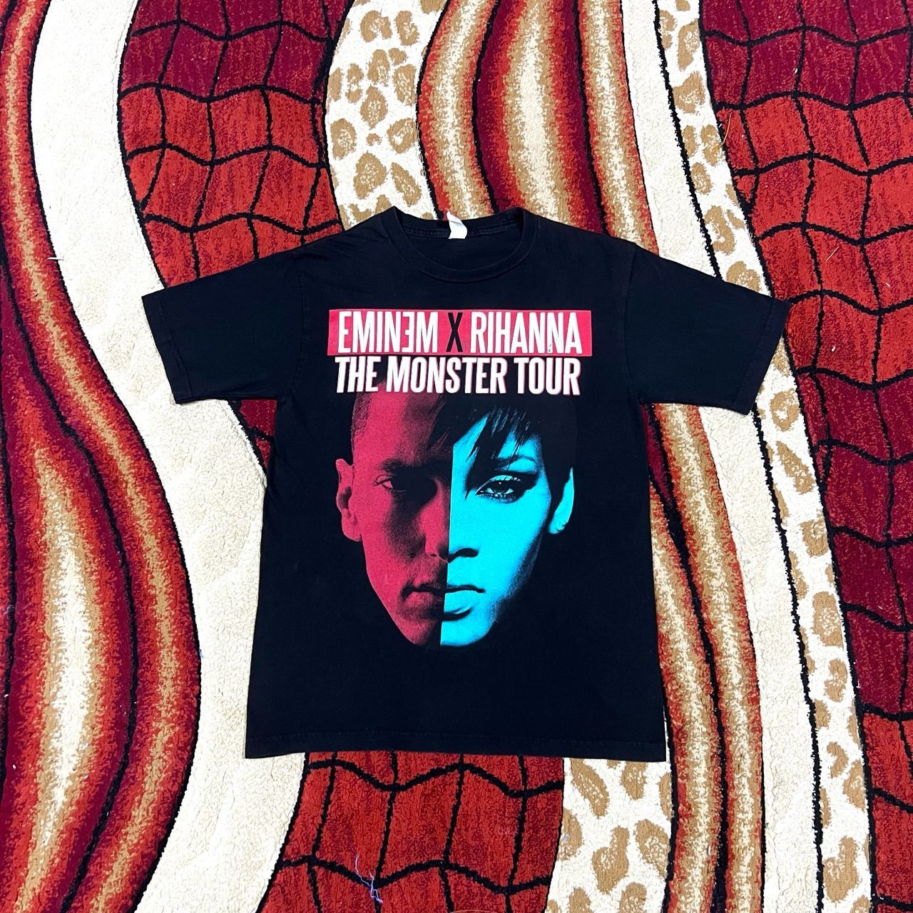 Band Tees Vintage 2014 Eminem X Rihanna The Monster Tour T Shirt Size US S / EU 44-46 / 1 - 1 Thumbnail