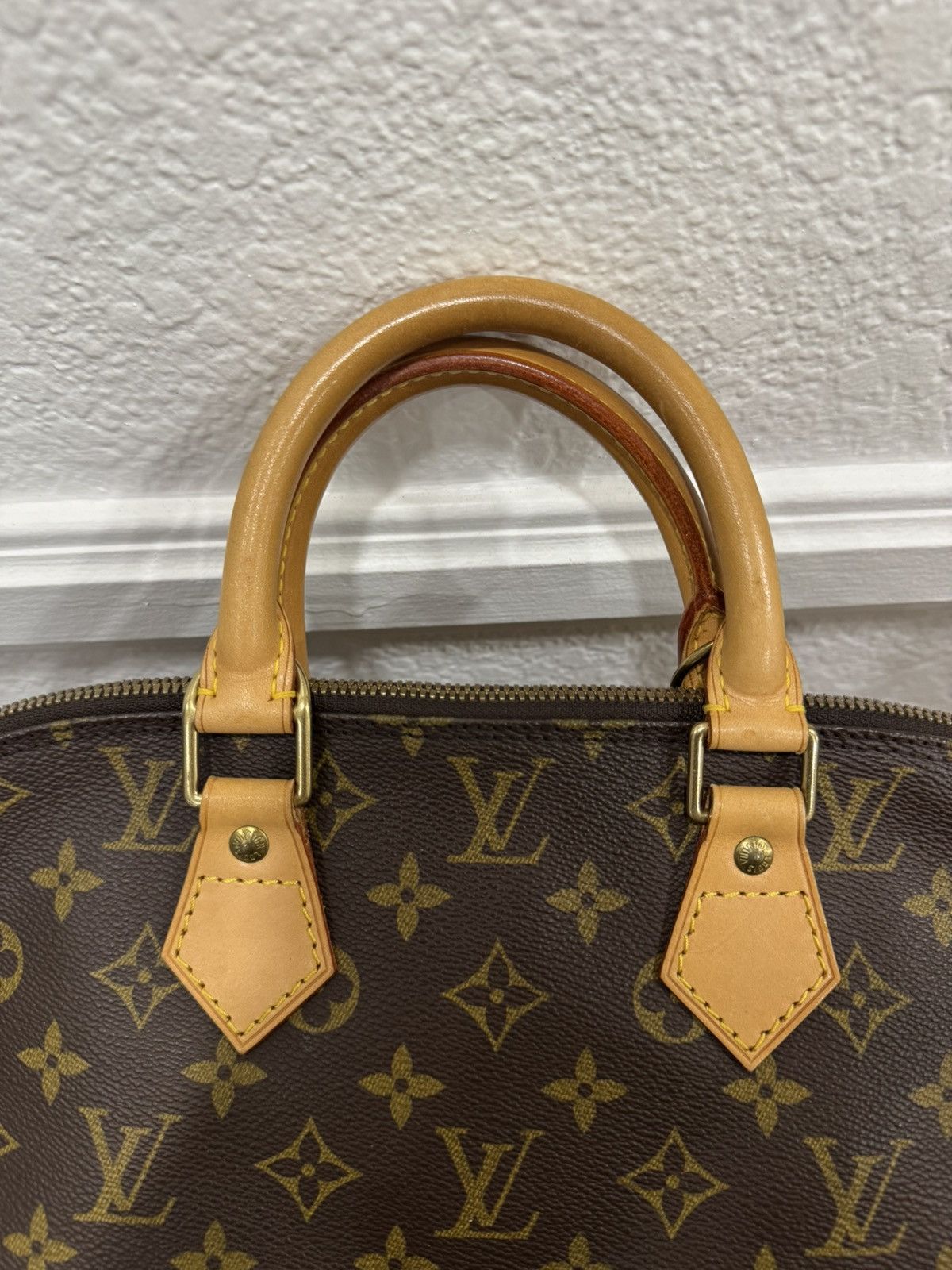 Louis Vuitton Louis Vuitton Alma PM Monogram Handbag Size ONE SIZE - 13 Thumbnail
