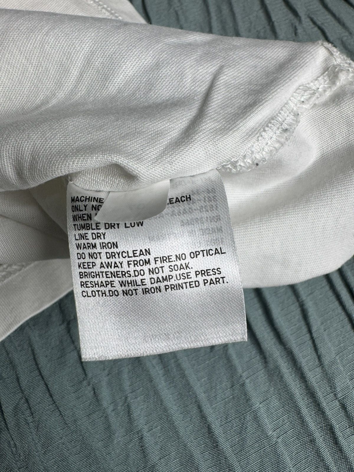 Kaws × Uniqlo KAWS x UNIQLO UT Short Sleeve Cover Art T-Shirt “White” Size US XXL / EU 58 / 5 - 6 Thumbnail