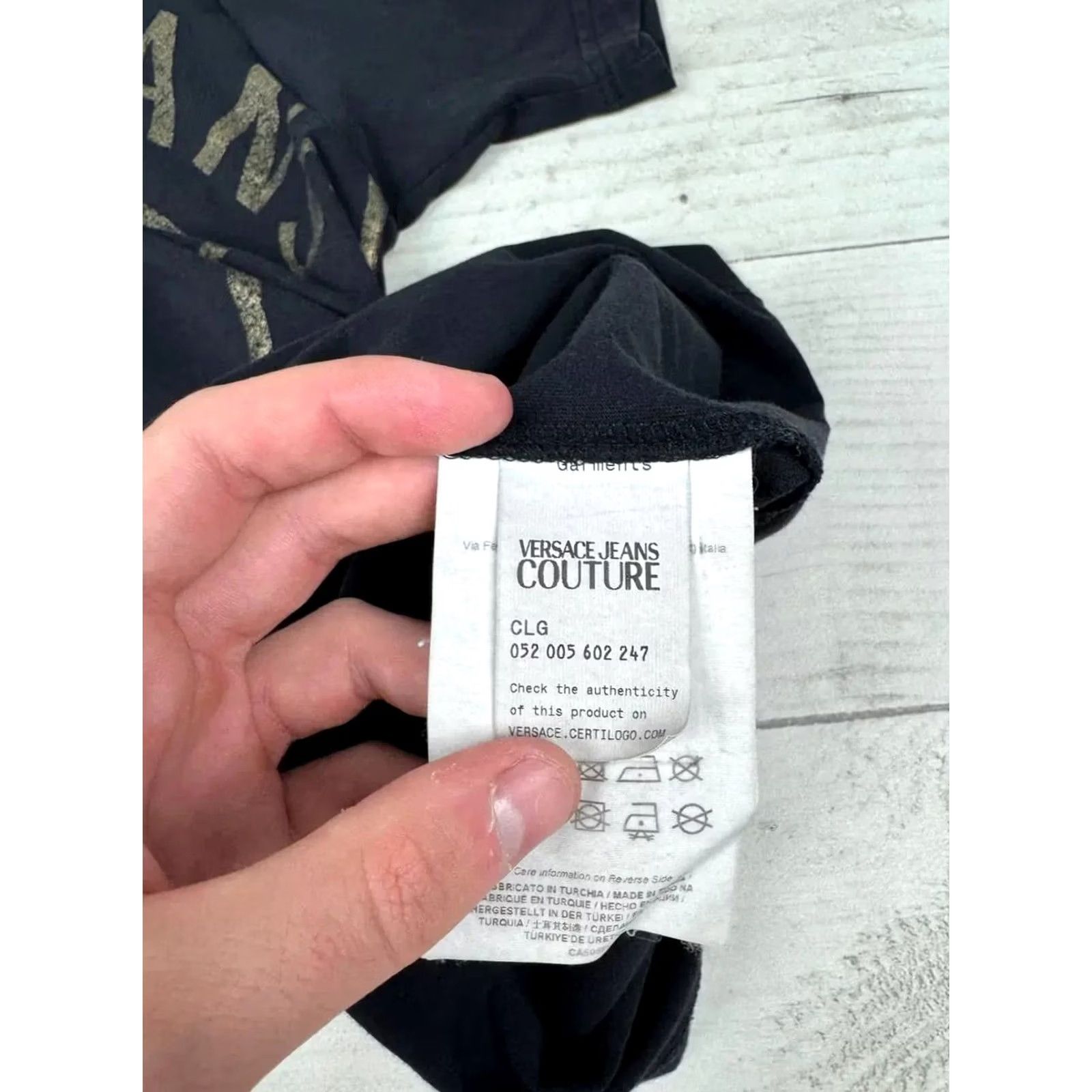 Versace Jeans Couture VINTAGE Versace Jeans Couture T Shirt Big Logo Men Size S Black Size US S / EU 44-46 / 1 - 7 Thumbnail