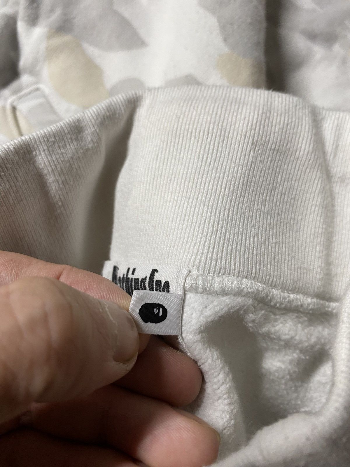Bape A Bathing Ape White Camo Bape Glow Camo Sweat Shorts Medium Size US 29 - 11 Thumbnail