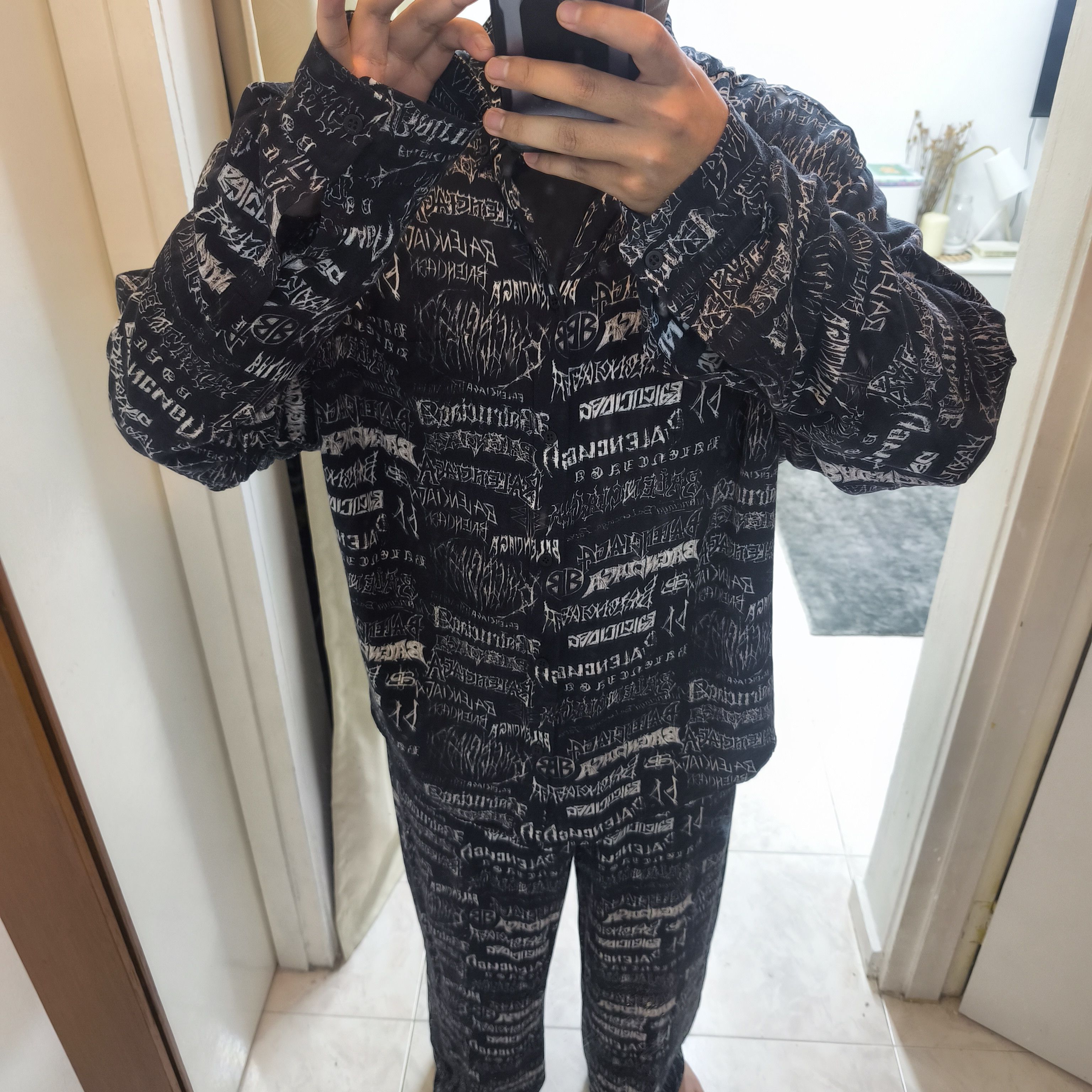 Balenciaga 1 Set 🔥🔥Balenciaga Black Printed Shirt DIY Metal Graffiti Size US M / EU 48-50 / 2 - 19 Thumbnail
