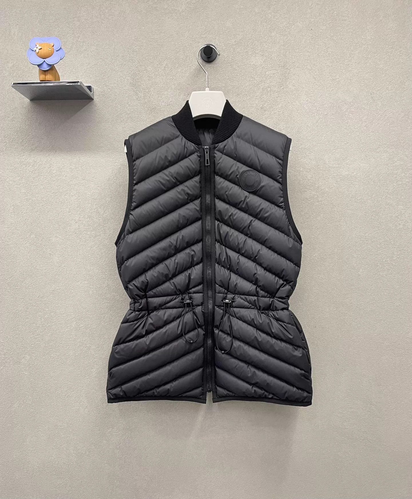 Hermes Hermes Black Down Vest 36 Badge Logo Drawstring Size XS / US 0-2 / IT 36-38 - 1 Thumbnail