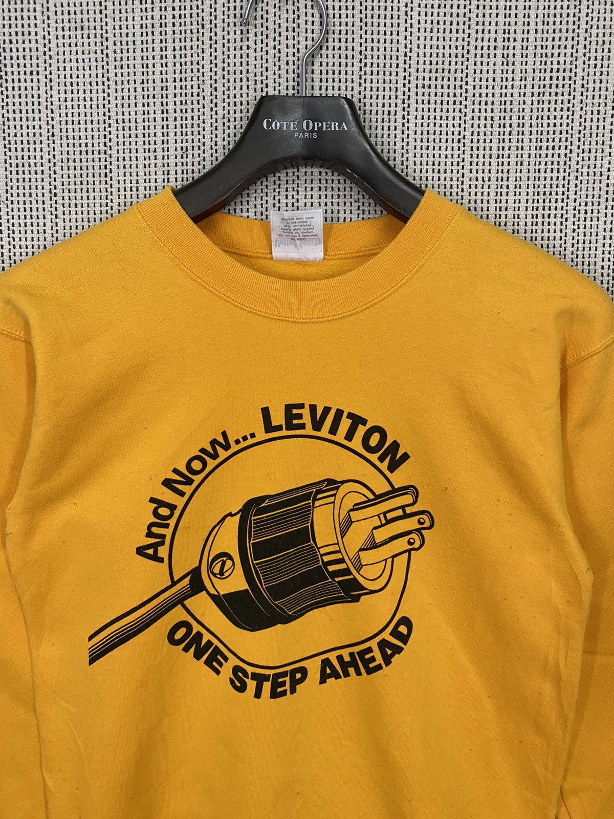 Vintage Vintage 90s leviton sweatshirt crewneck pullover size s Size US S / EU 44-46 / 1 - 6 Thumbnail